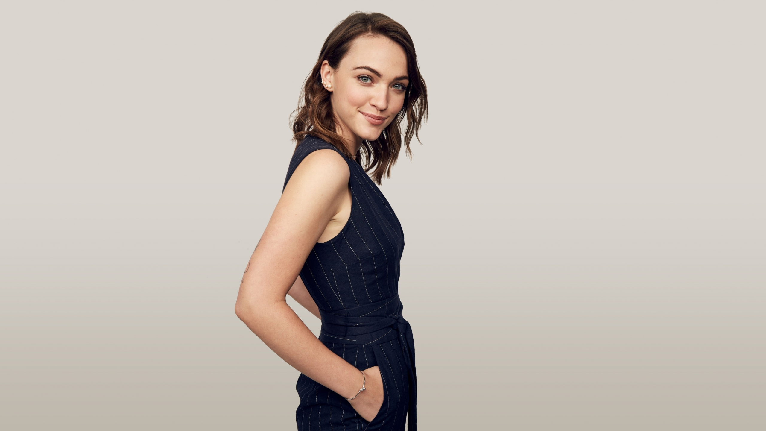 Download wallpaper 2560x1440 violett beane, 2018, summer tca, portrait ...