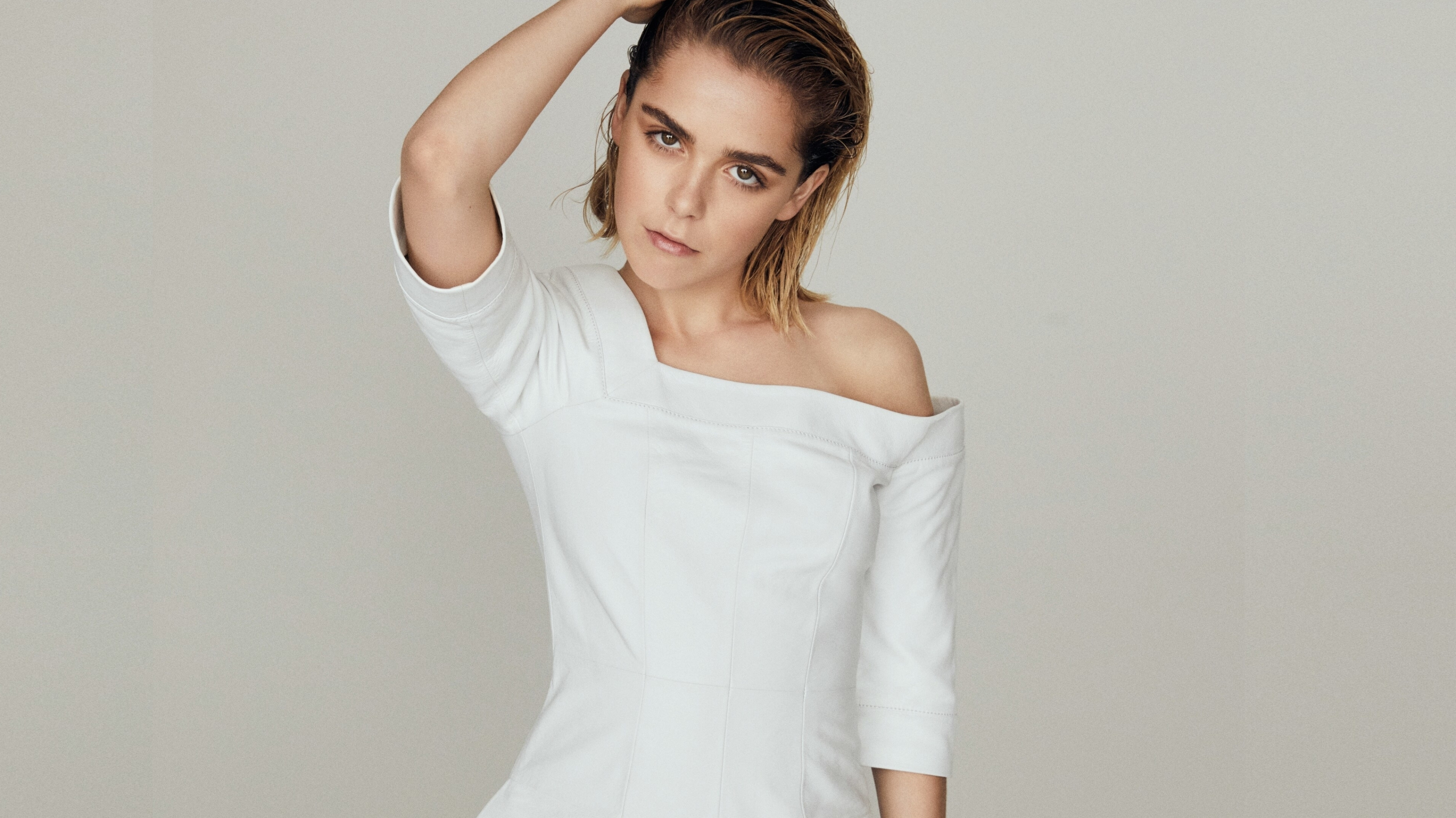 Download wallpaper 2560x1440 kiernan shipka, white dress, gorgeous ...