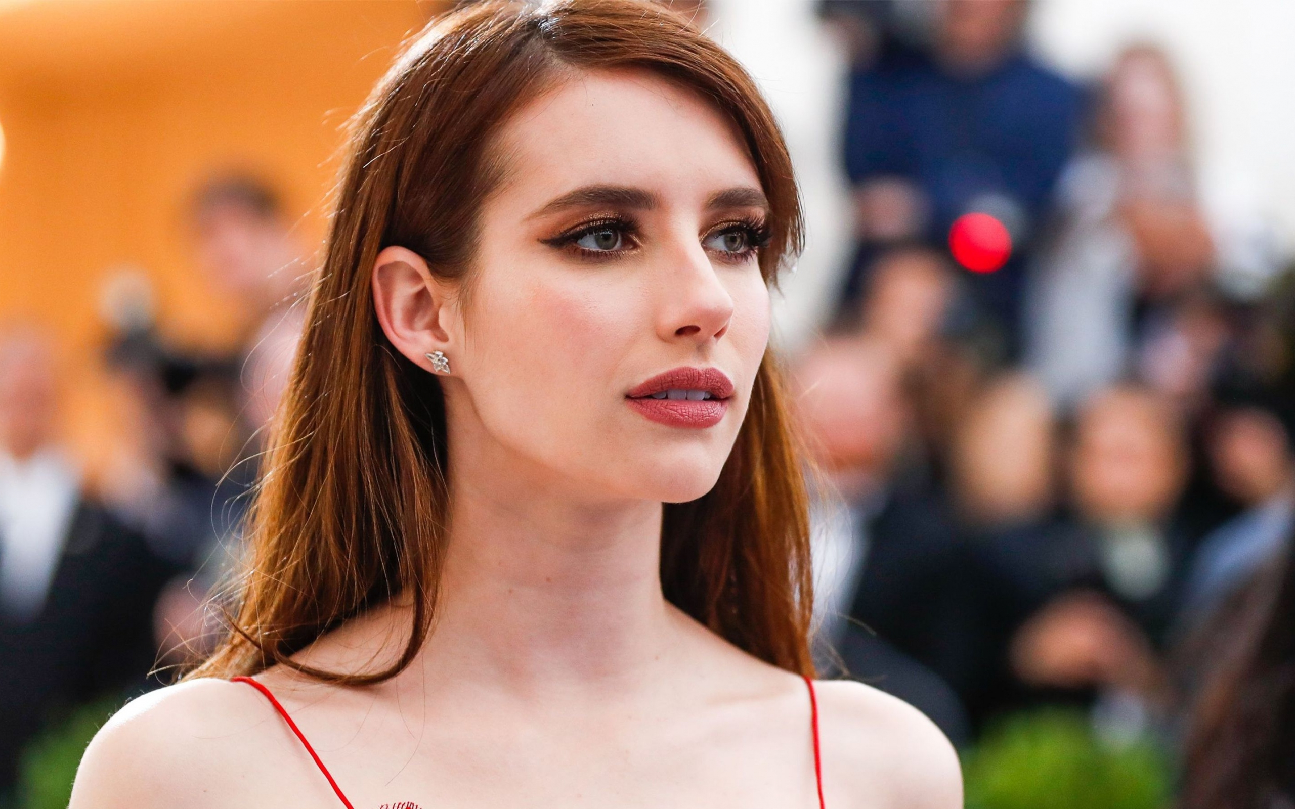 Download Wallpaper X Emma Roberts Met Gala Celebrity Dual Wide X Hd