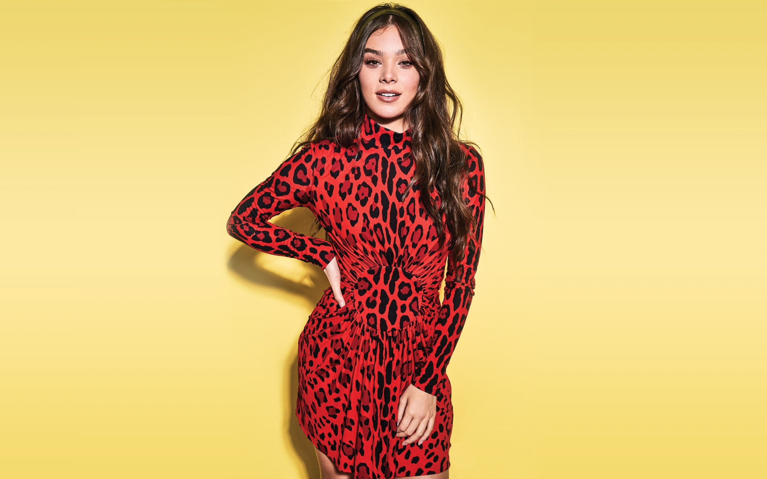 Download hailee steinfeld, comiccon, 2018 2560x1600 wallpaper, dual