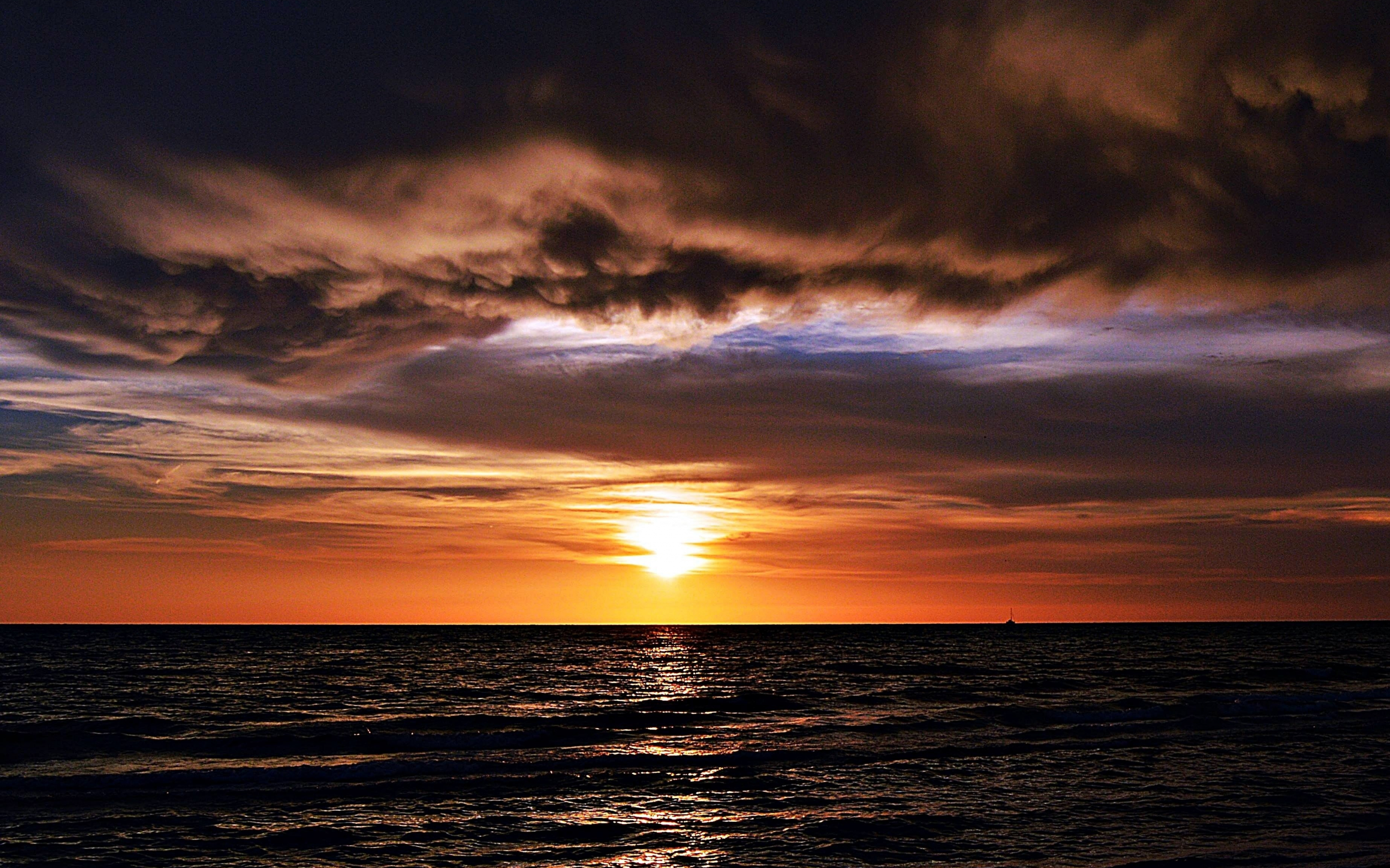 Dark, sunset, beach, sea surfae, nature, clouds, 2880x1800 wallpaper