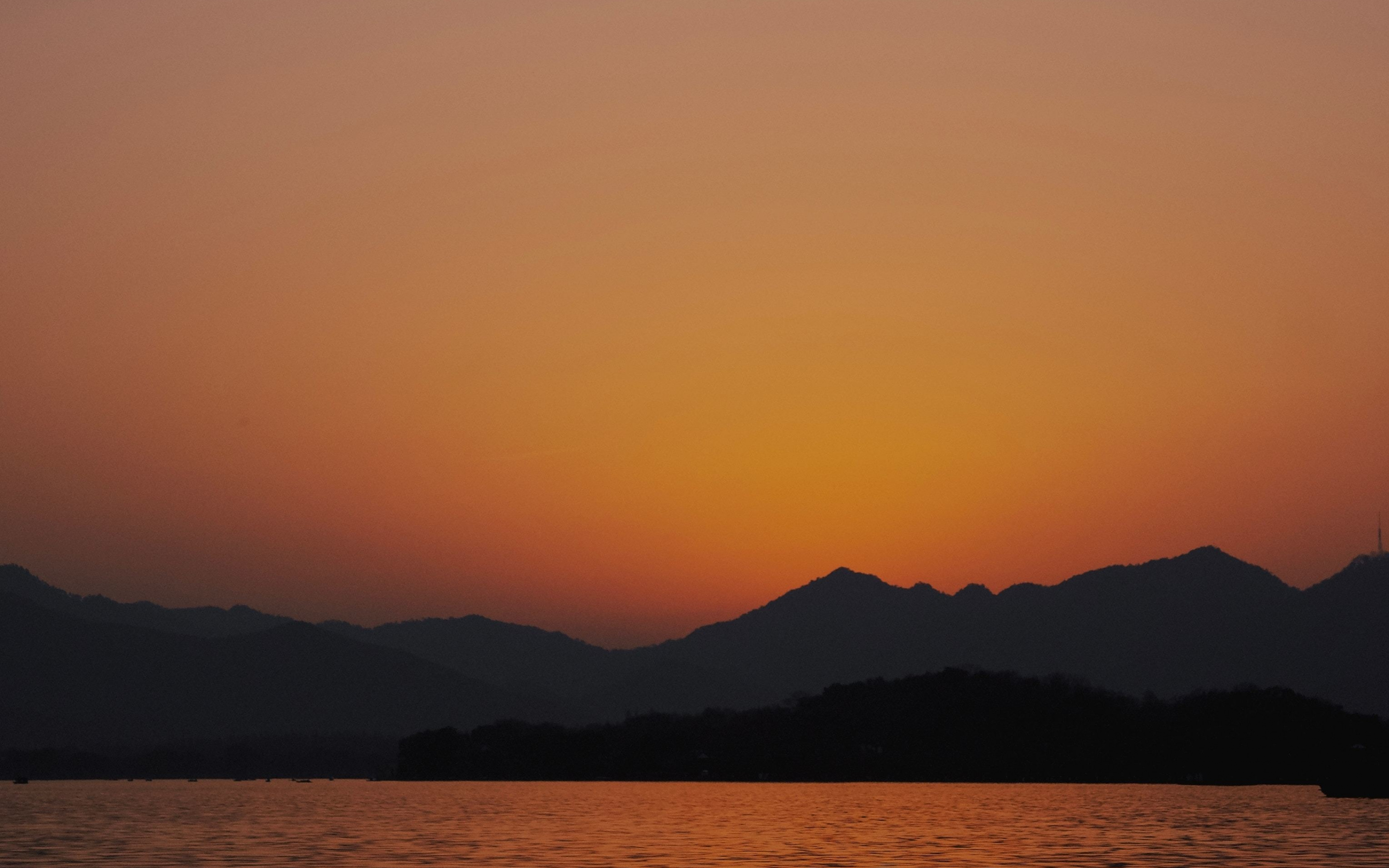 Minimal, sunset, lake, mountains, 2880x1800 wallpaper