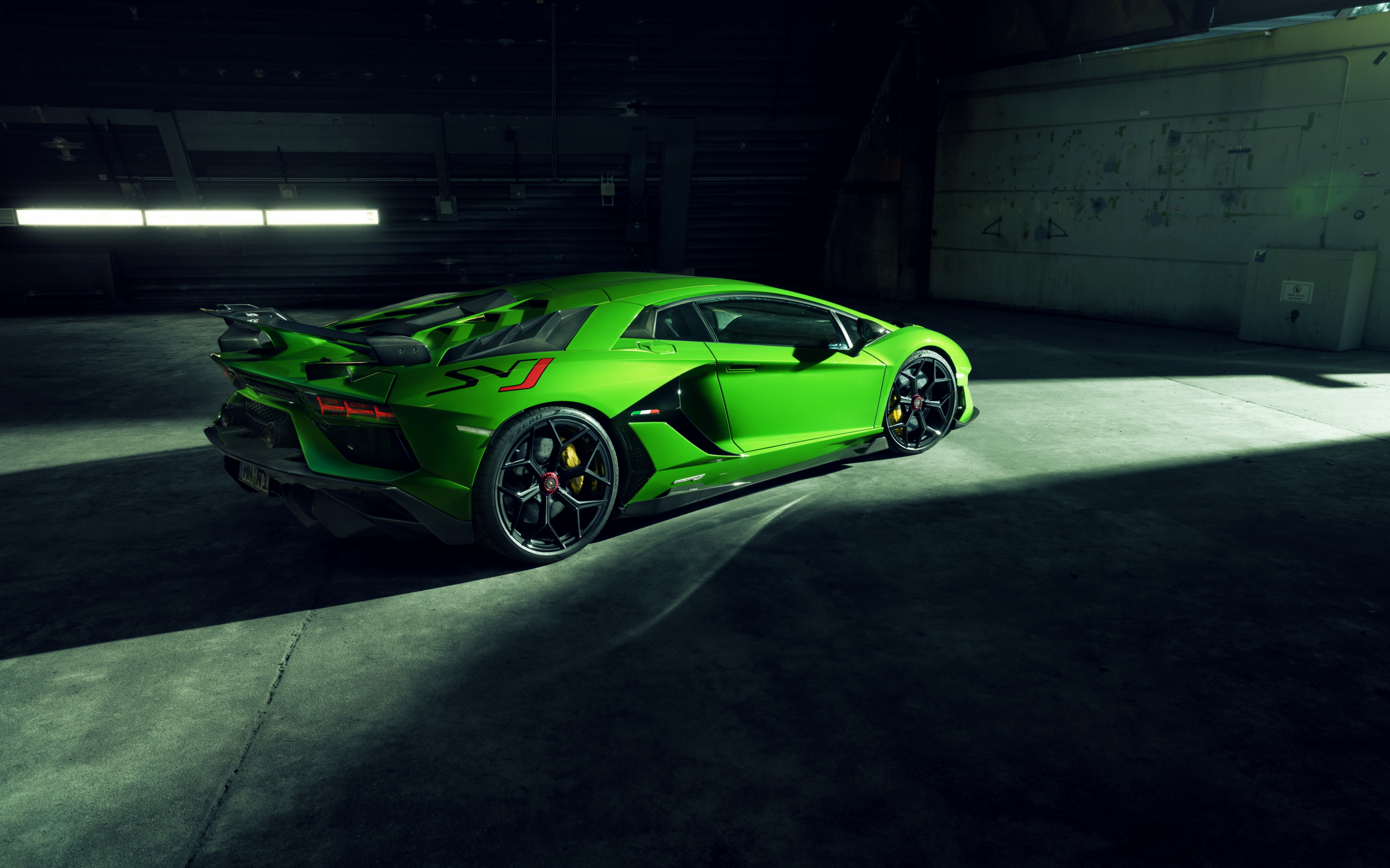 Side-view, Green Lamborghini Aventador SVJ, 2880x1800 wallpaper