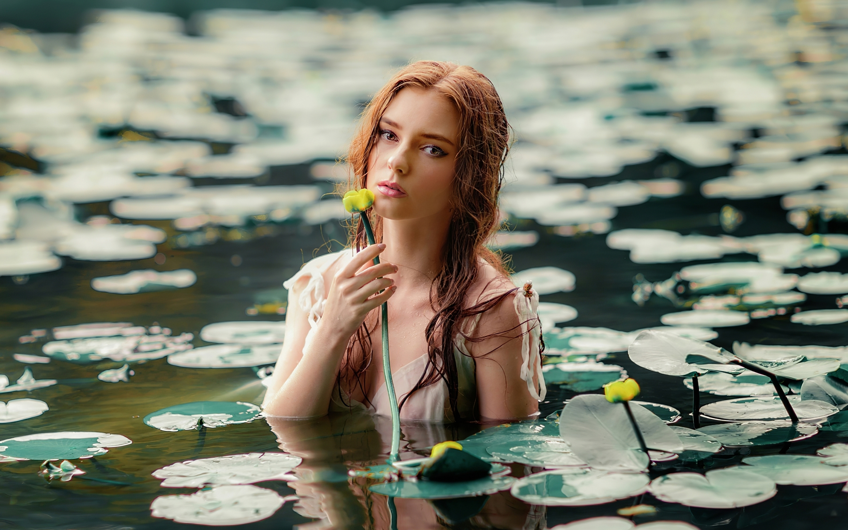 Girl with flowers, outdoor, lake, 2880x1800 wallpaper