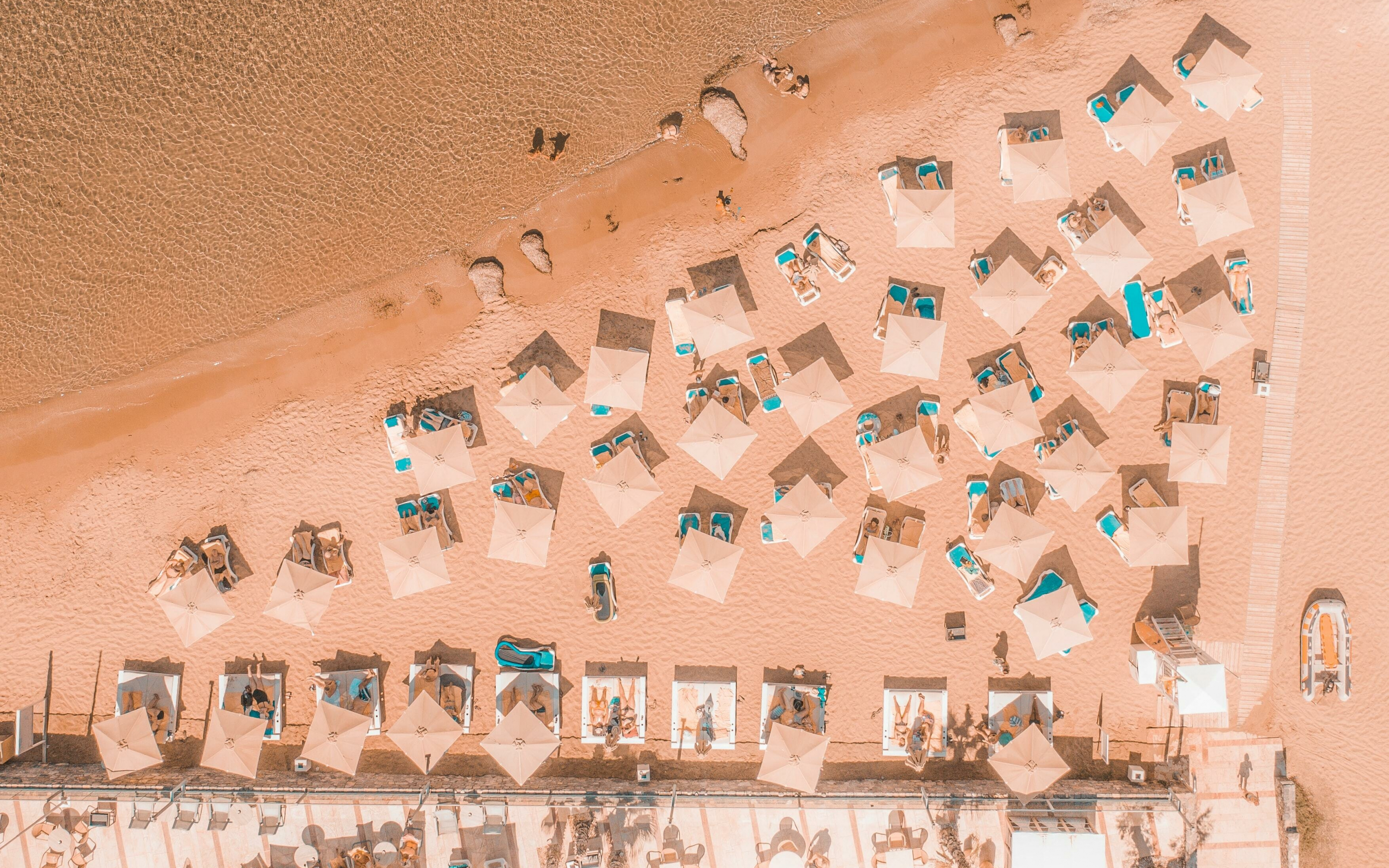 Resort at beach, aerial view, huts, 2880x1800 wallpaper