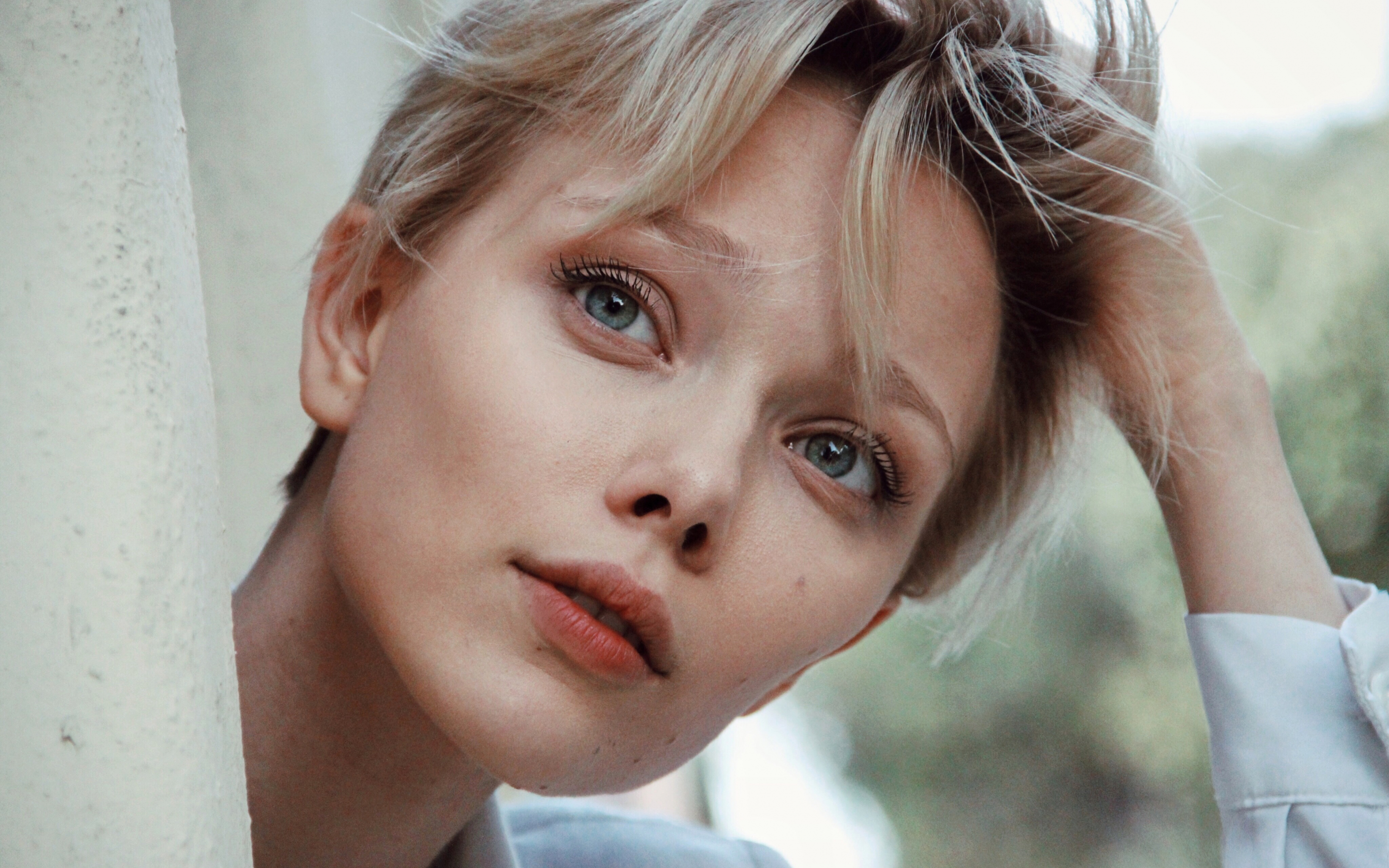 Ivanna Sakhno, Ukrainian actress, short hair, face, 2880x1800 wallpaper