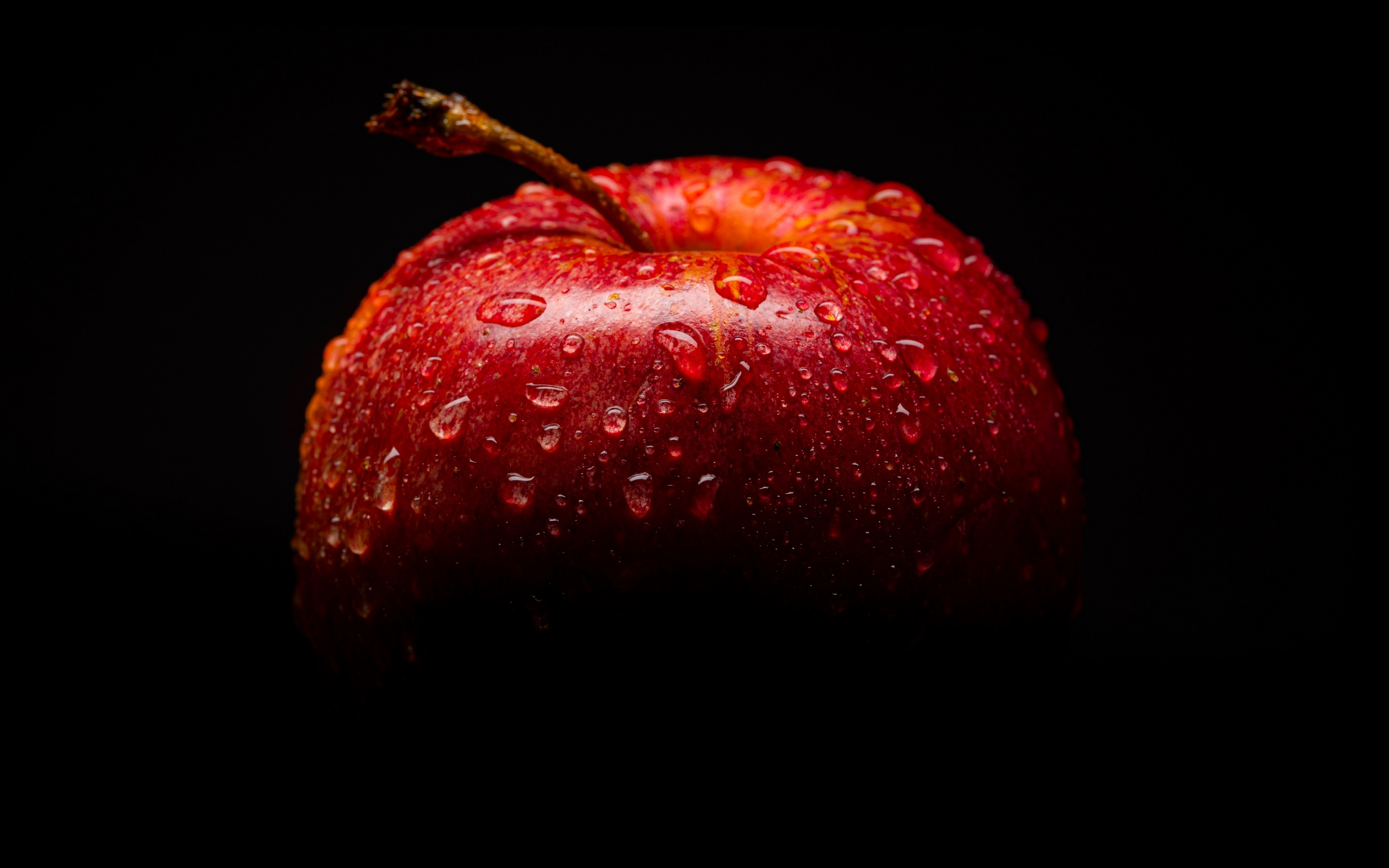 Red, fresh apple, close up, 2880x1800 wallpaper