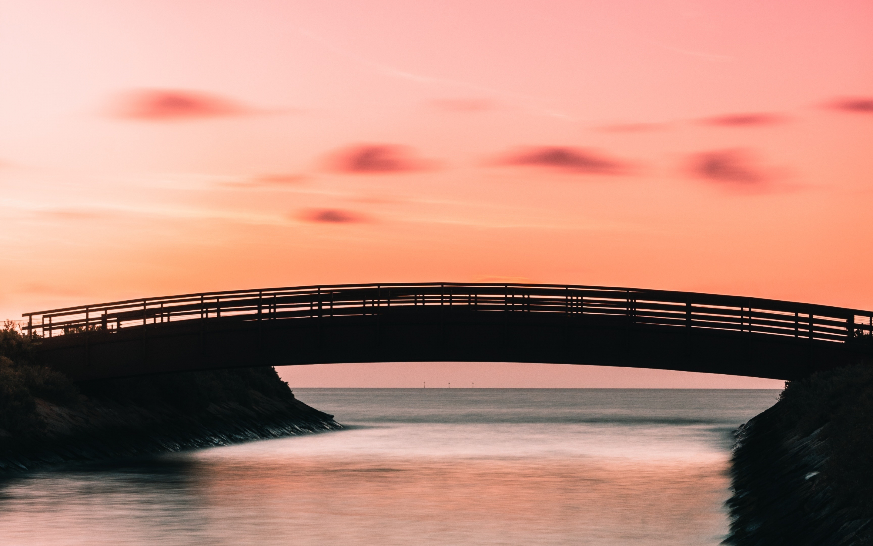 Bridge, silhouette, coast, sunset, 2880x1800 wallpaper