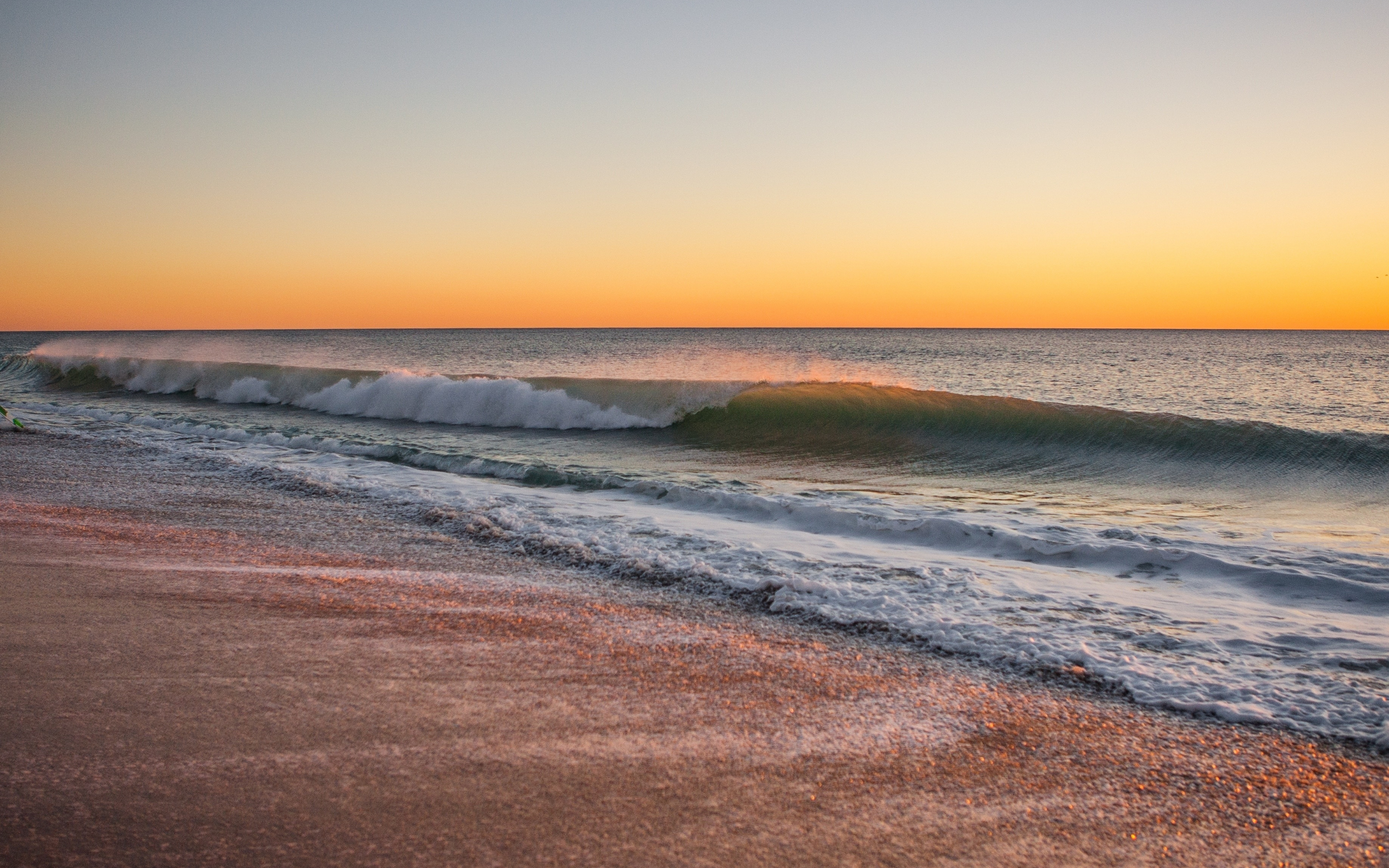 Calm and peaceful seashore, beach, sunset, 2880x1800 wallpaper