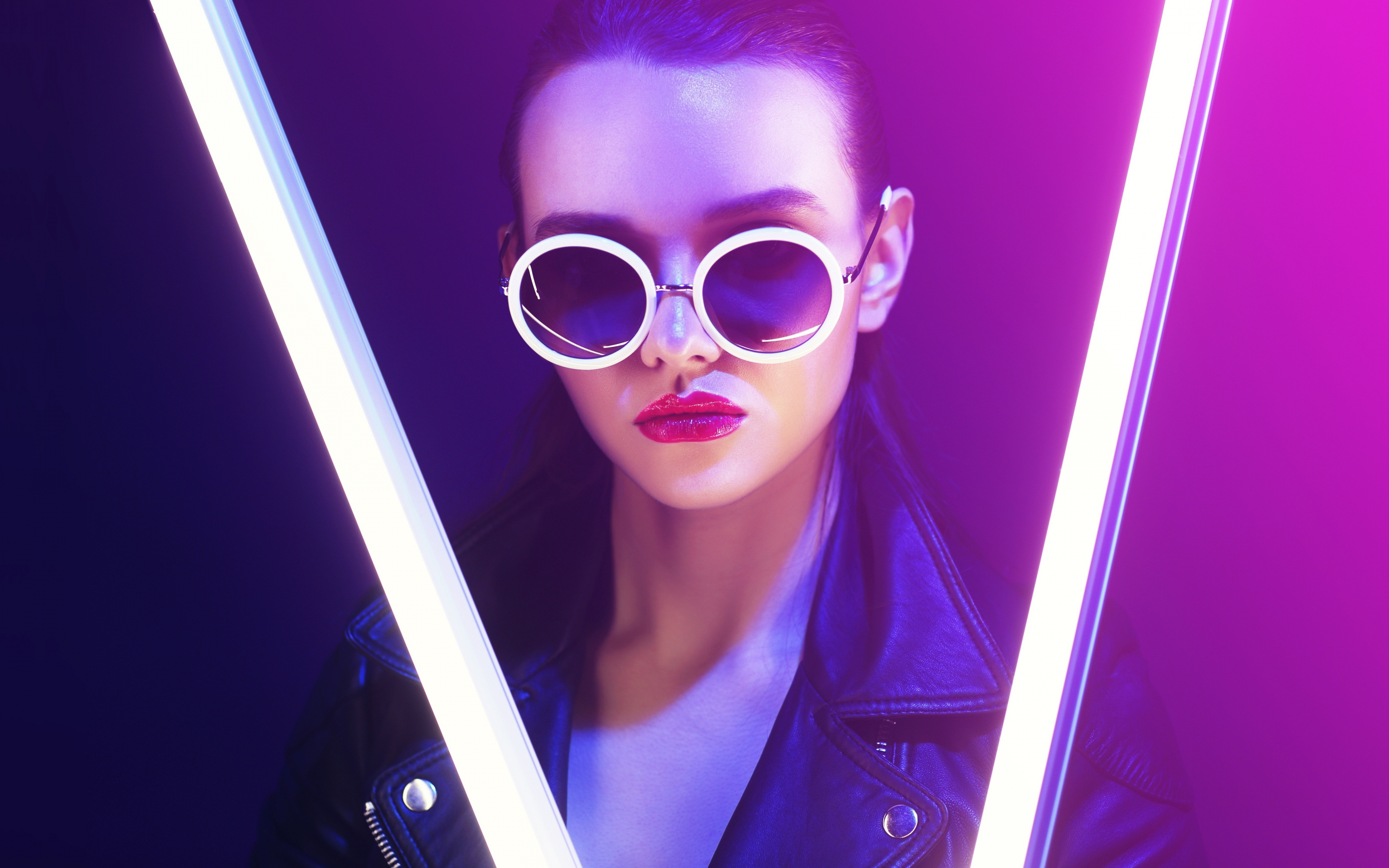 Sunglasses, woman model, neon lights, 2880x1800 wallpaper