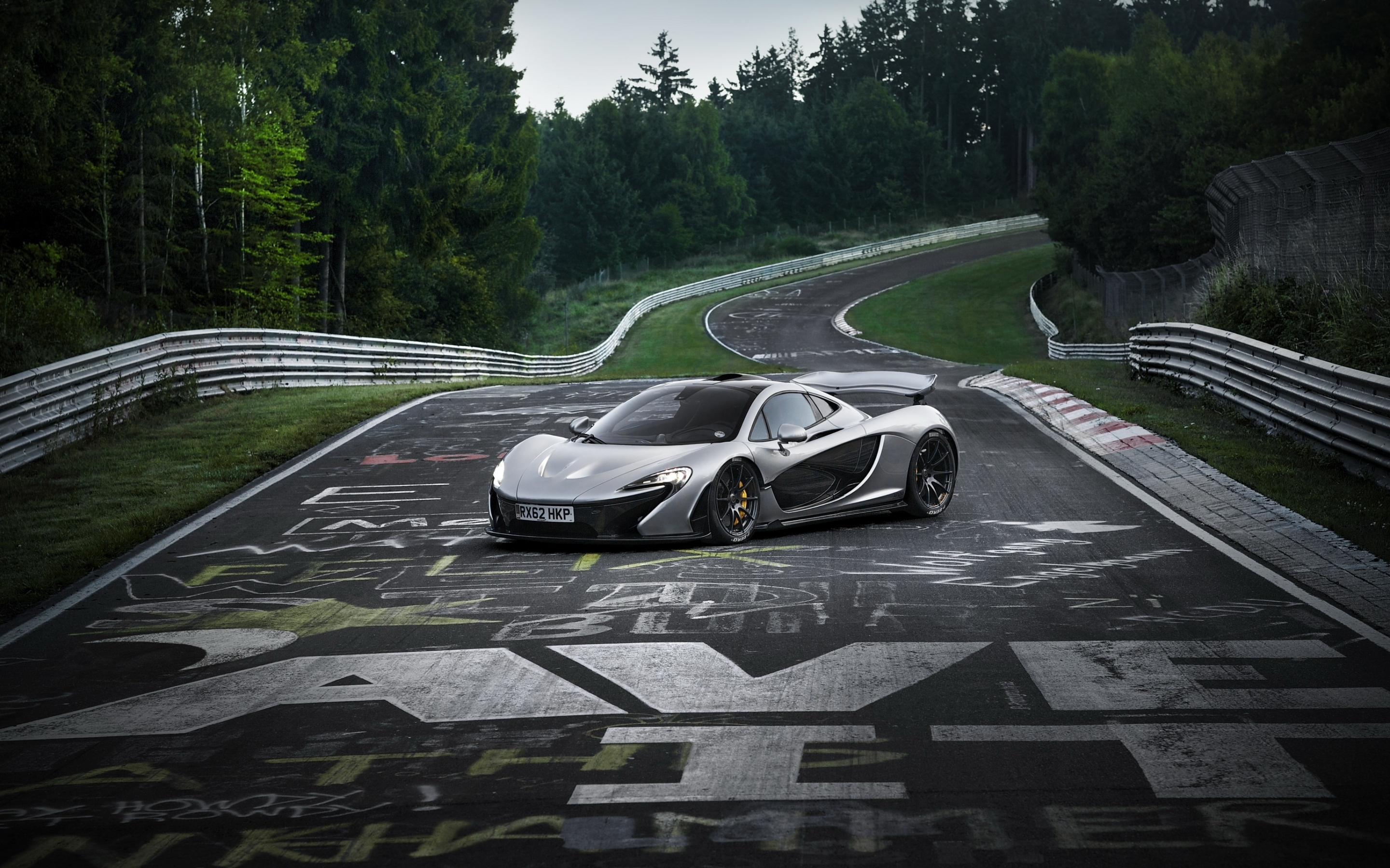 Sports car, on-road, McLaren P1, 2880x1800 wallpaper