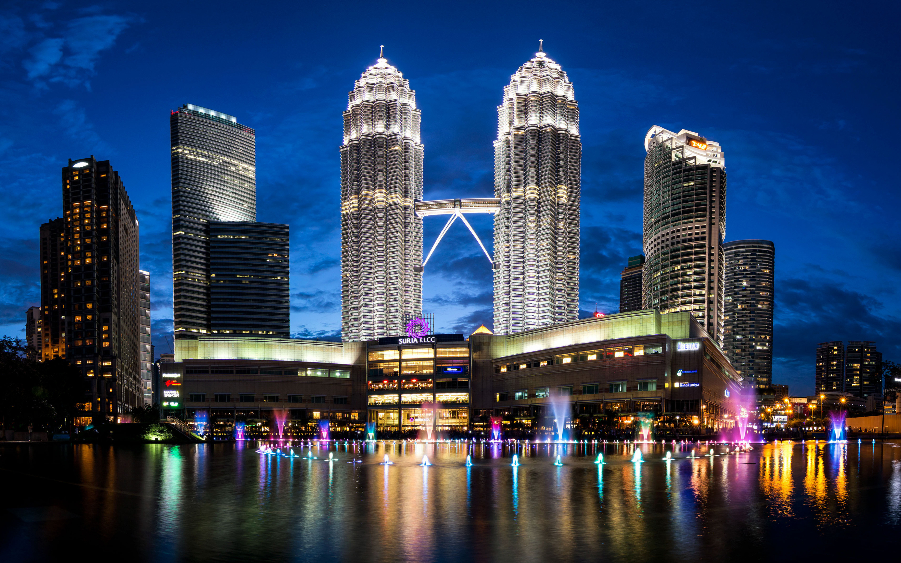 Petronas Towers, Kuala Lumpur, skyline, buildings, night, 2880x1800 wallpaper