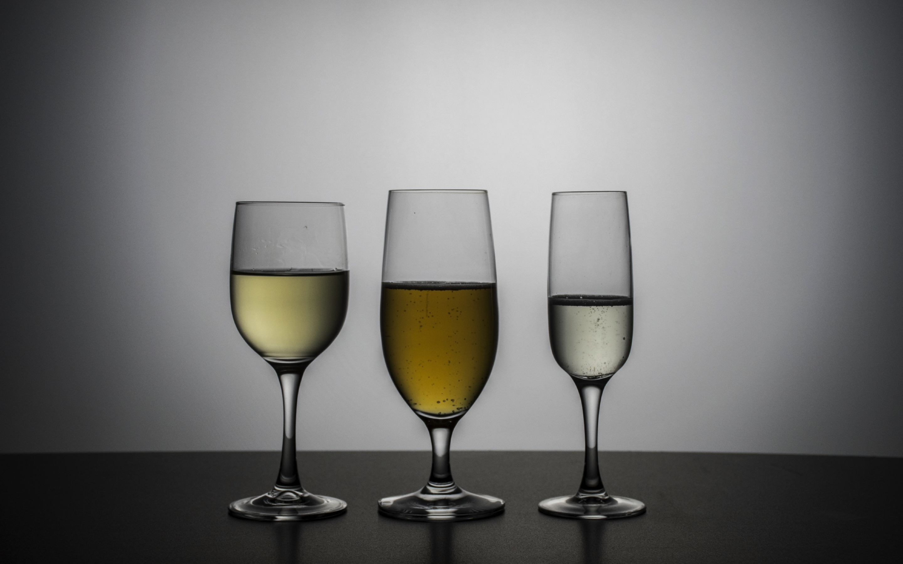 3 wine glasses, drinks, alcohol, 2880x1800 wallpaper