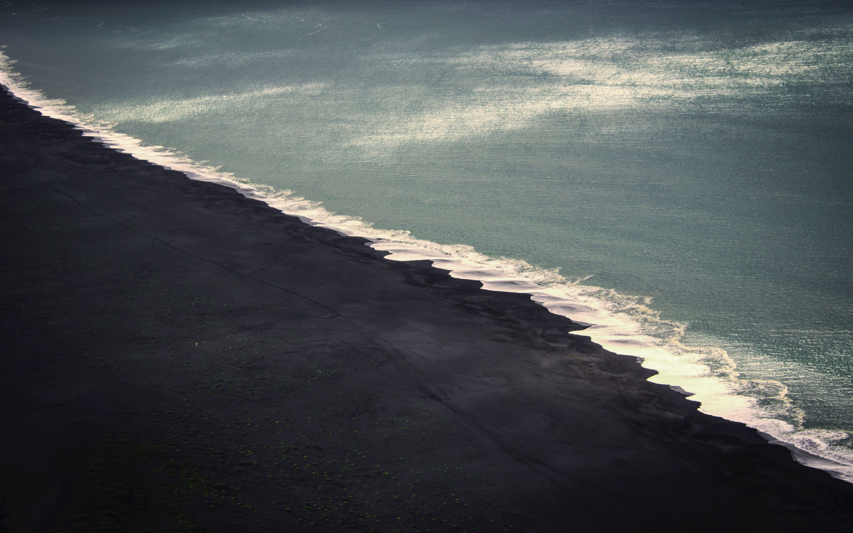 Black beach, sea, aerial view, 2880x1800 wallpaper