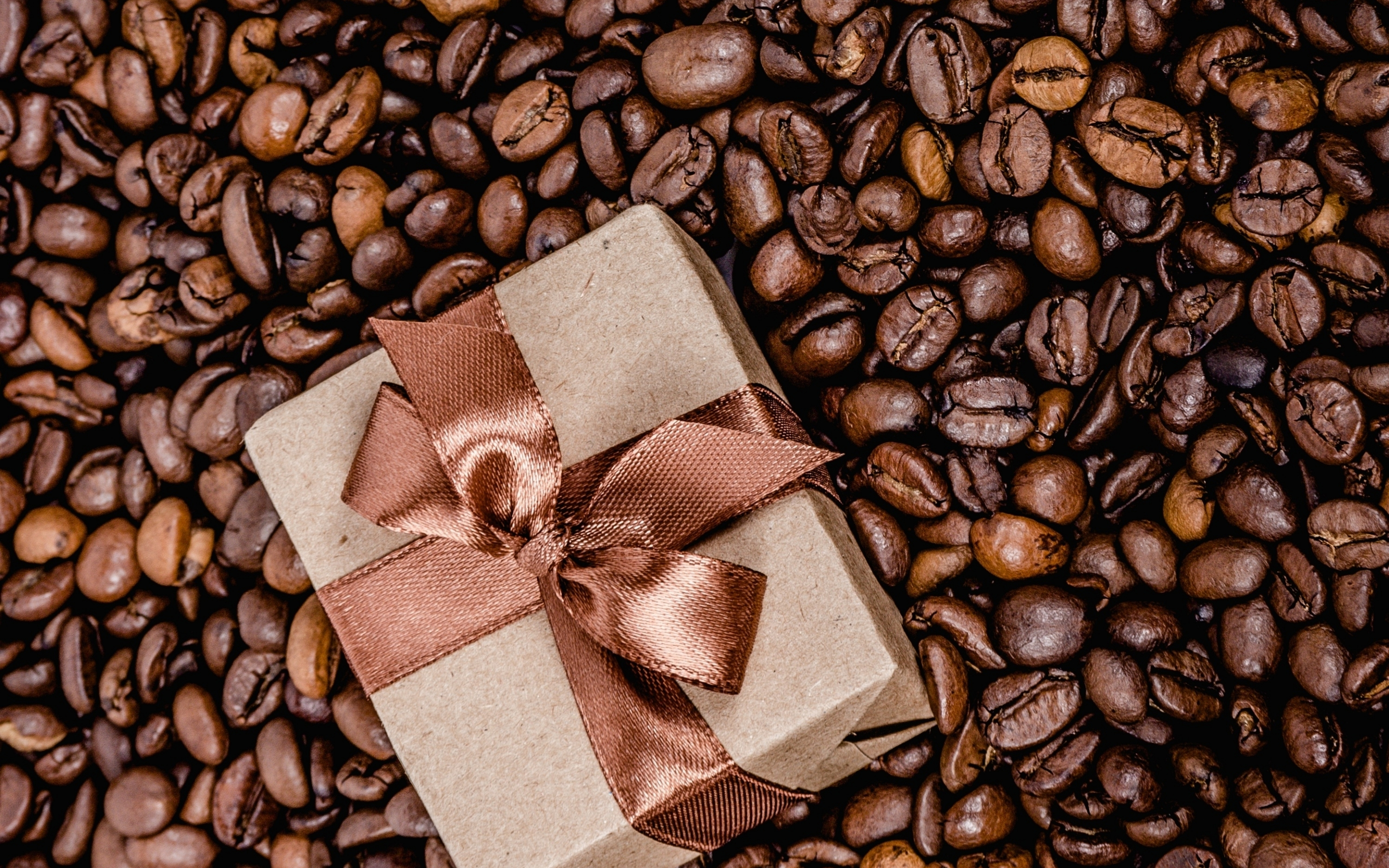 Gift box, coffee beans, 2880x1800 wallpaper