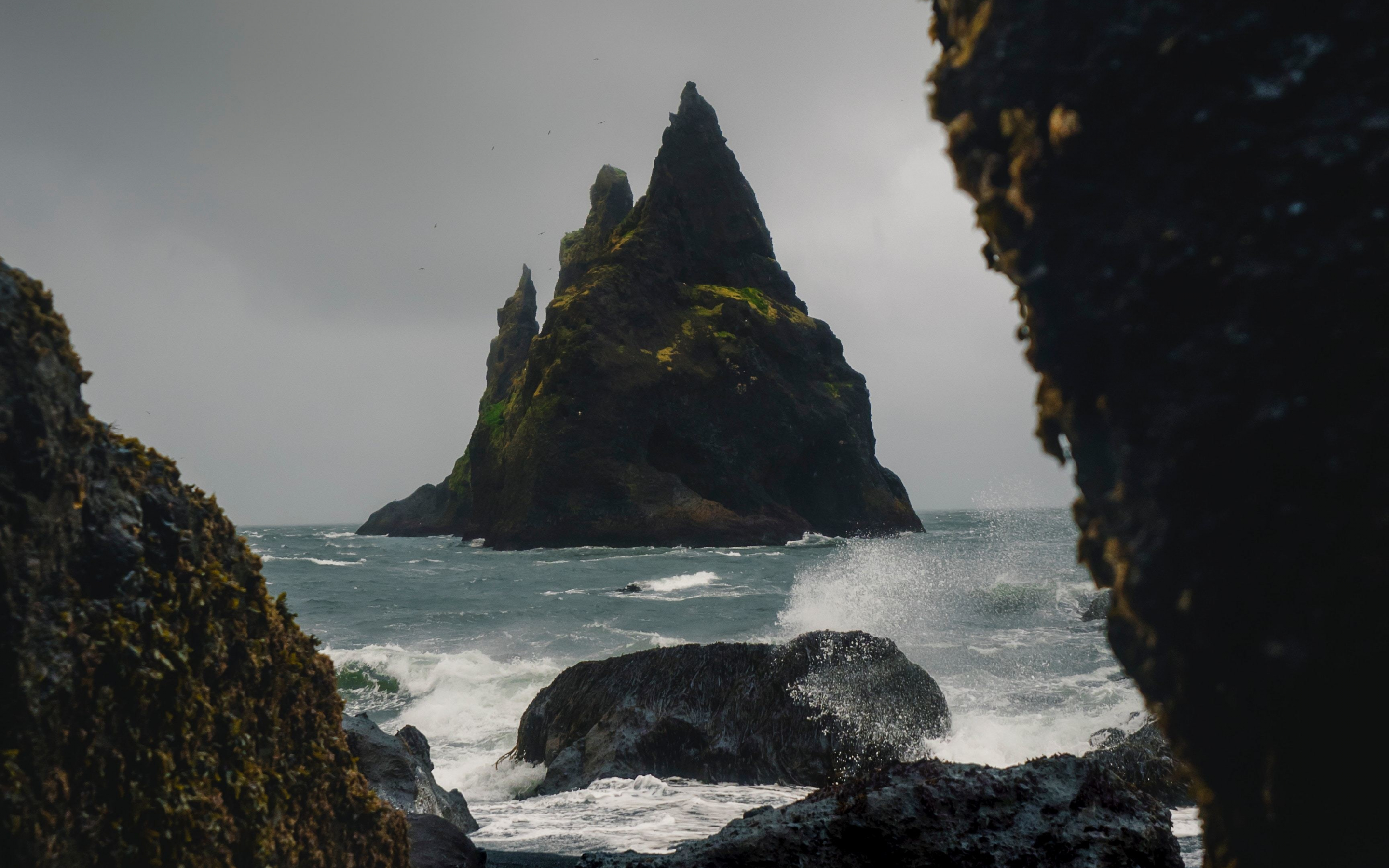 Coastal, cliff, green, Iceland, nature, 2880x1800 wallpaper