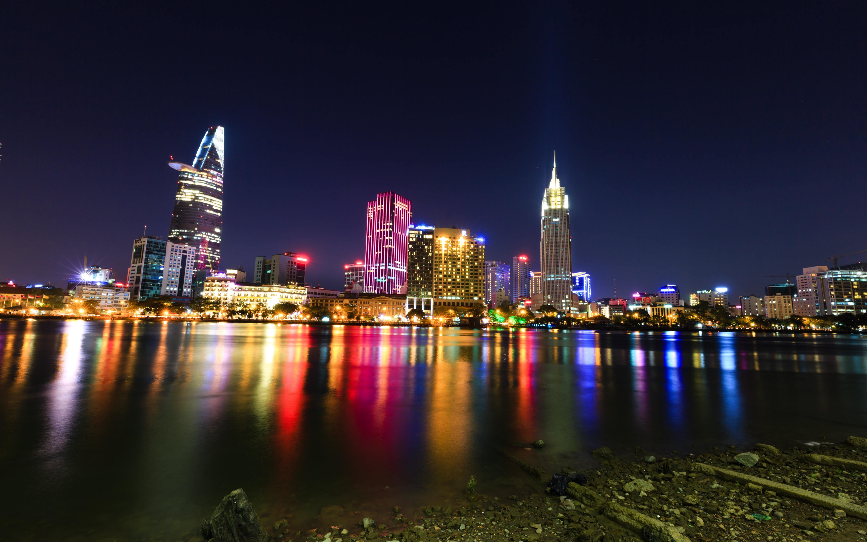 Glow, city lights, colorful, reflections, cityscape, night, 2880x1800 wallpaper