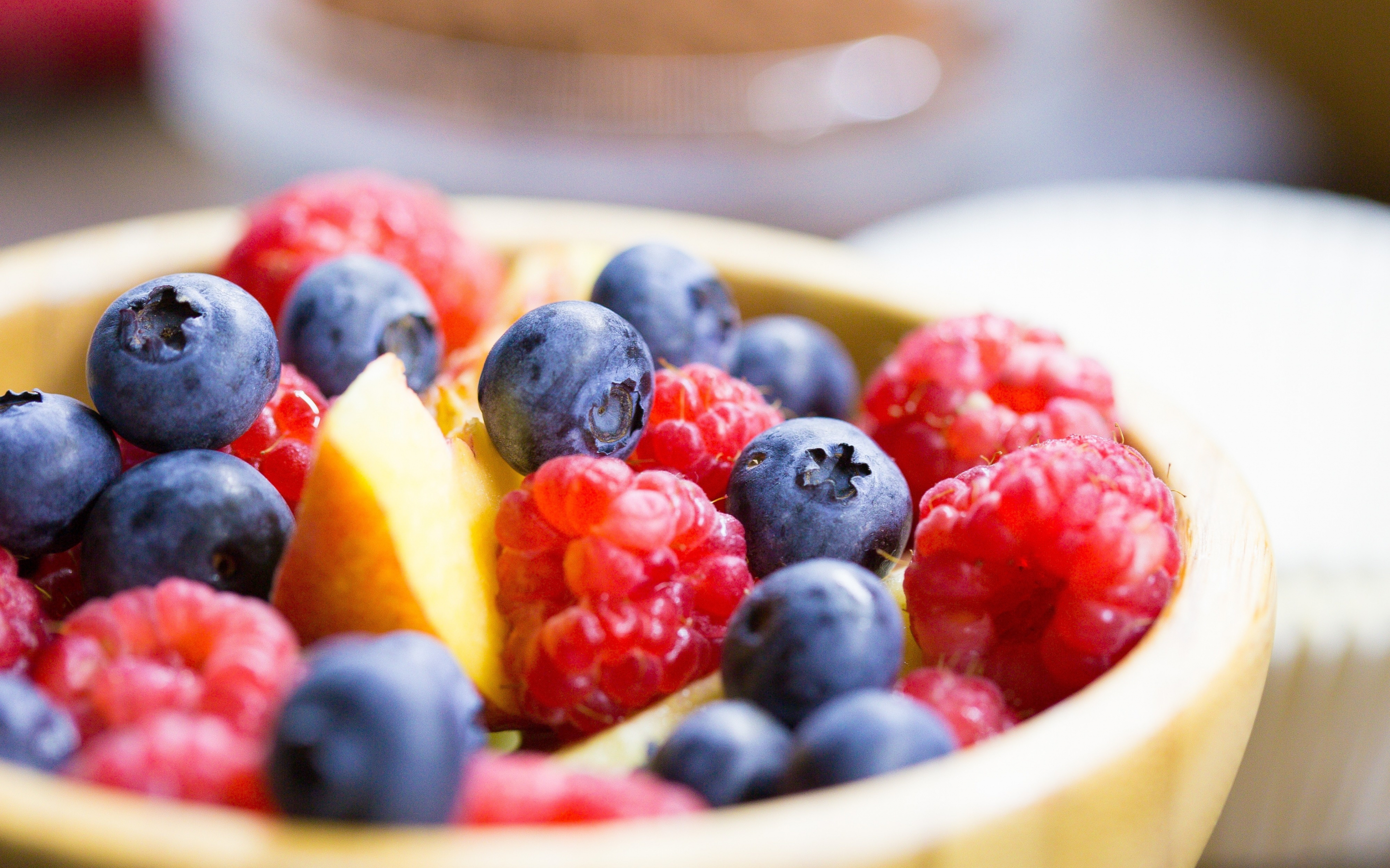 Fruits bowl, raspberry, blueberry, 2880x1800 wallpaper