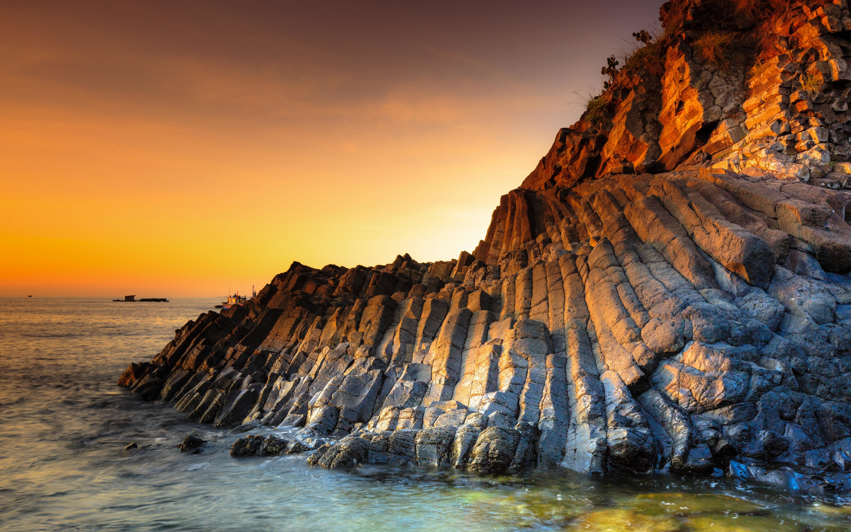 Coast, rocks of coast, sunset, 2880x1800 wallpaper