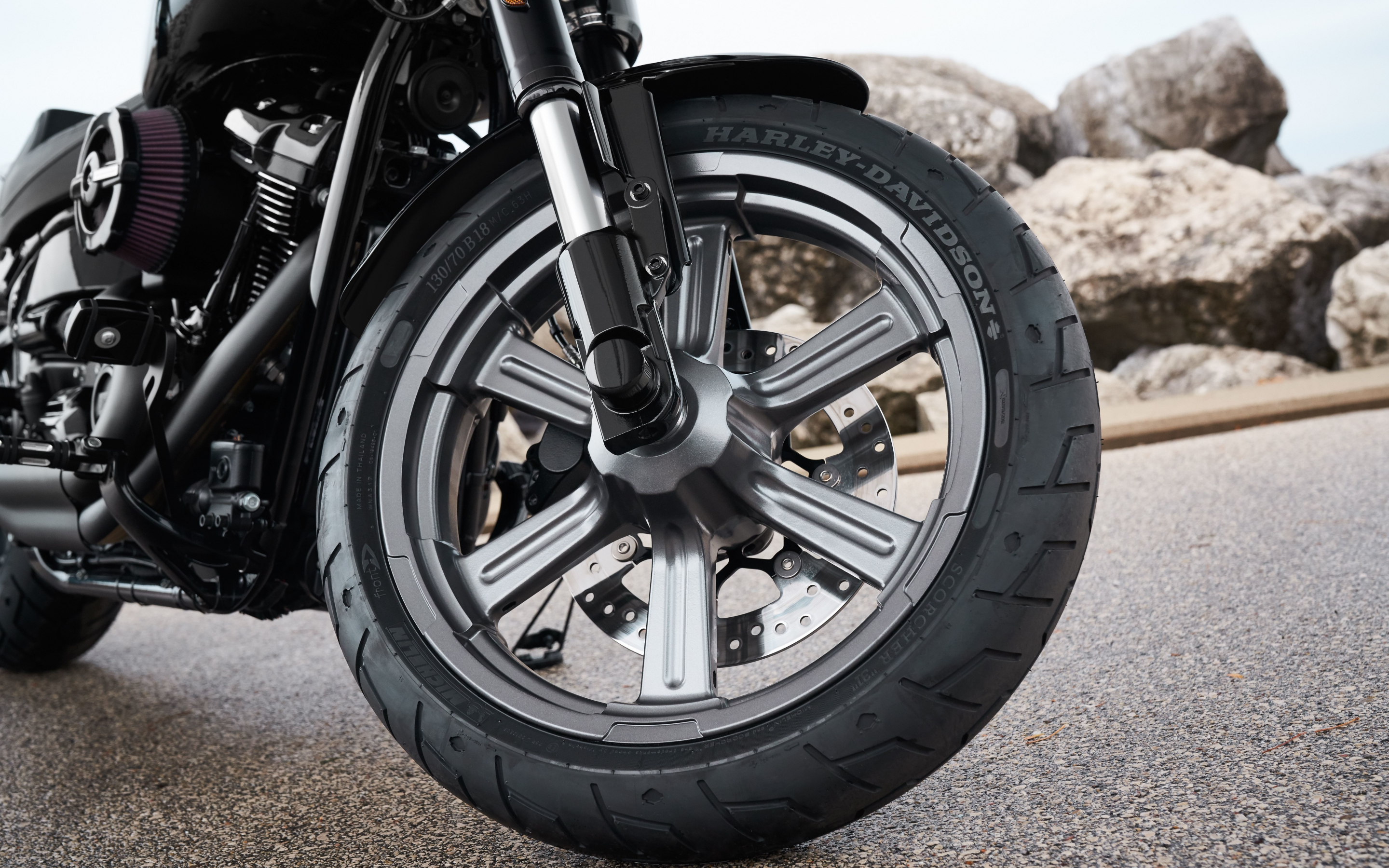 Harley-Davidson, Bike's wheel, 2880x1800 wallpaper