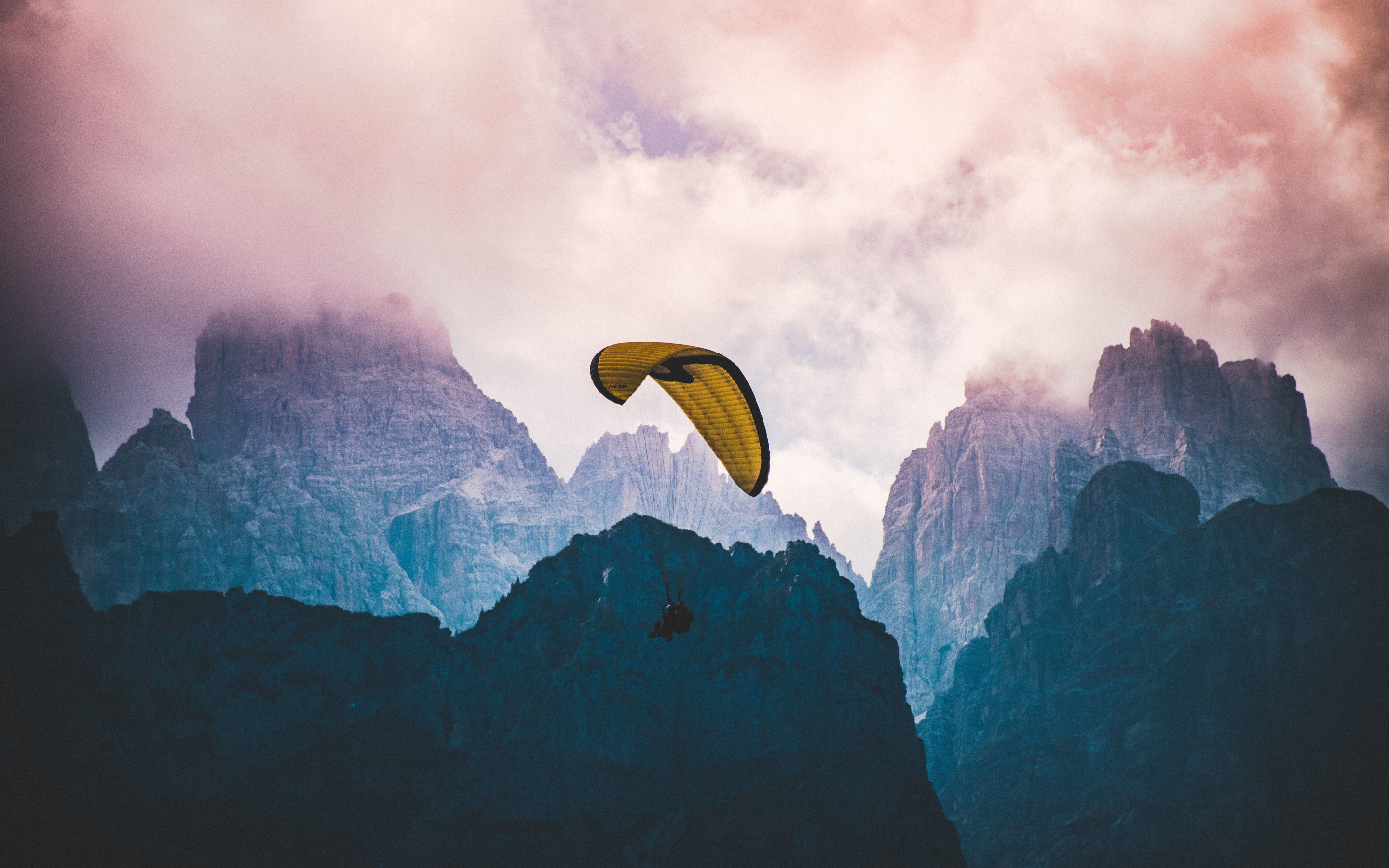 Sports, cliffs, clouds, mist, paragliding, 2880x1800 wallpaper