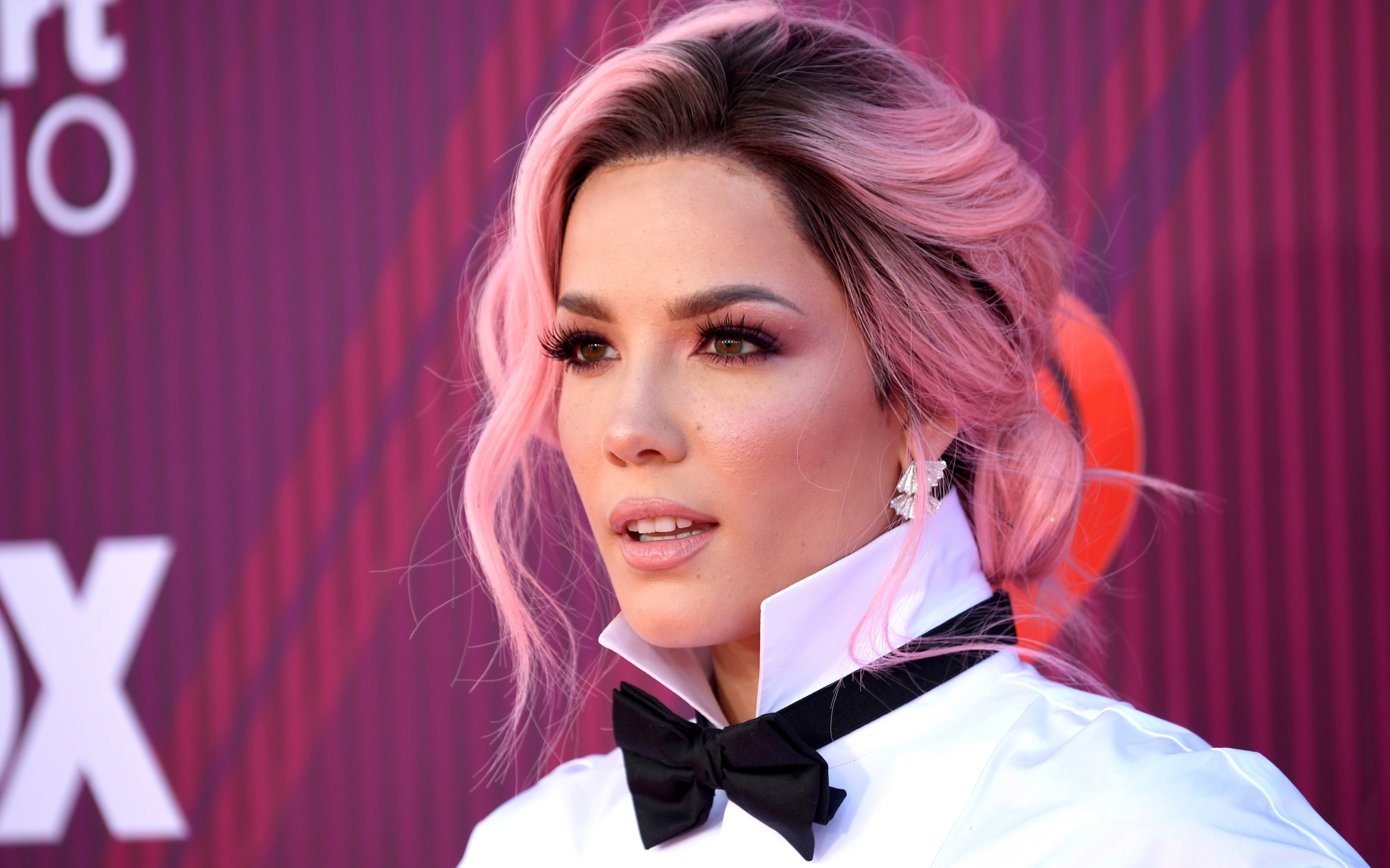 Gorgeous and beautiful singer, Halsey, 2880x1800 wallpaper