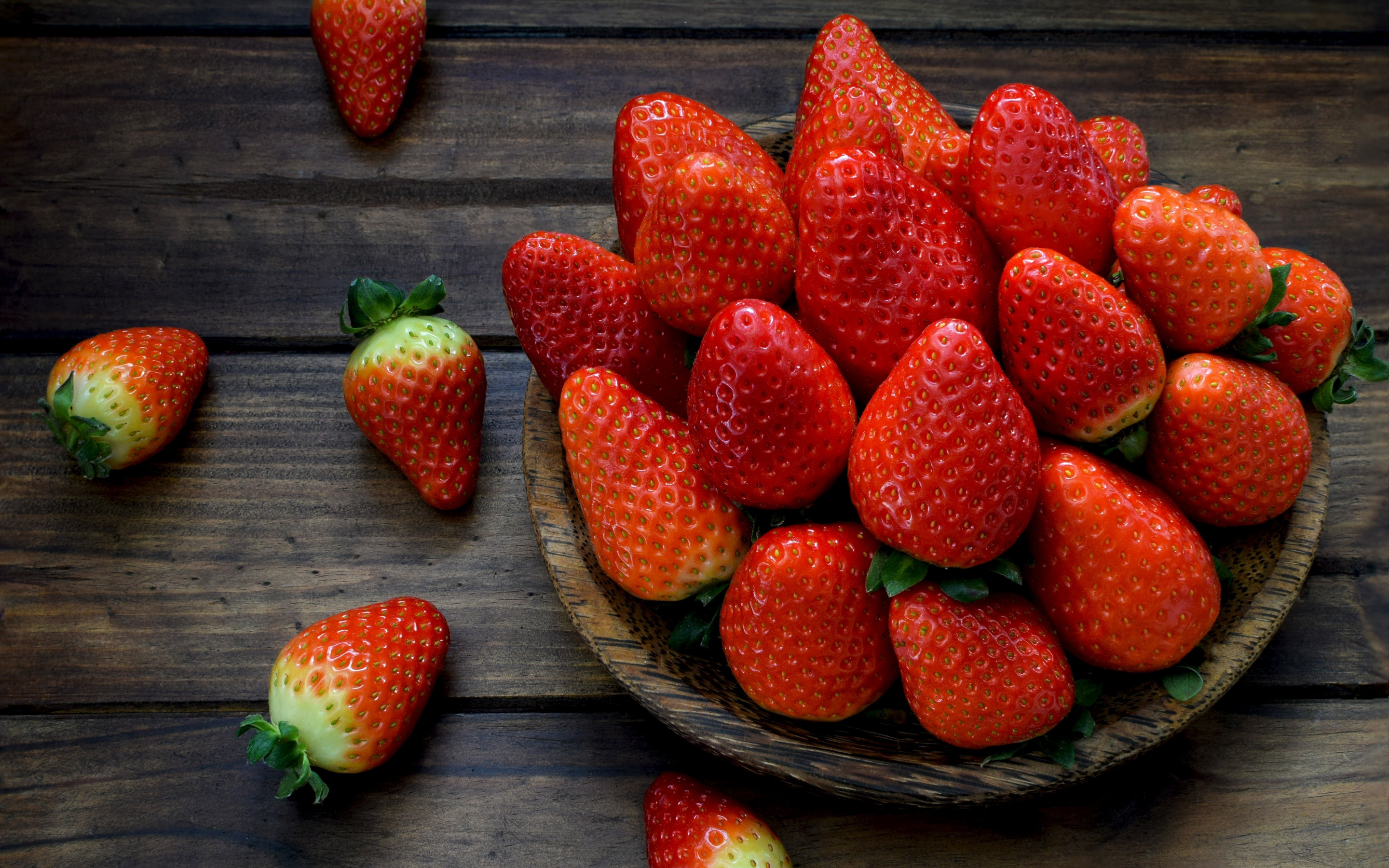 Fruits, basket, fresh, strawberries, 2880x1800 wallpaper