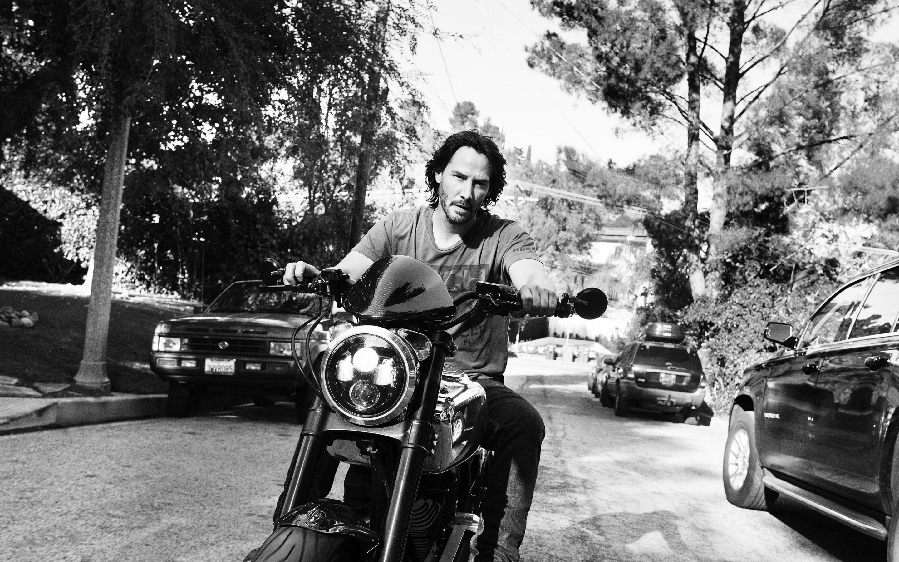 Keanu Reeves, on bike, actor, monochrome, 2880x1800 wallpaper