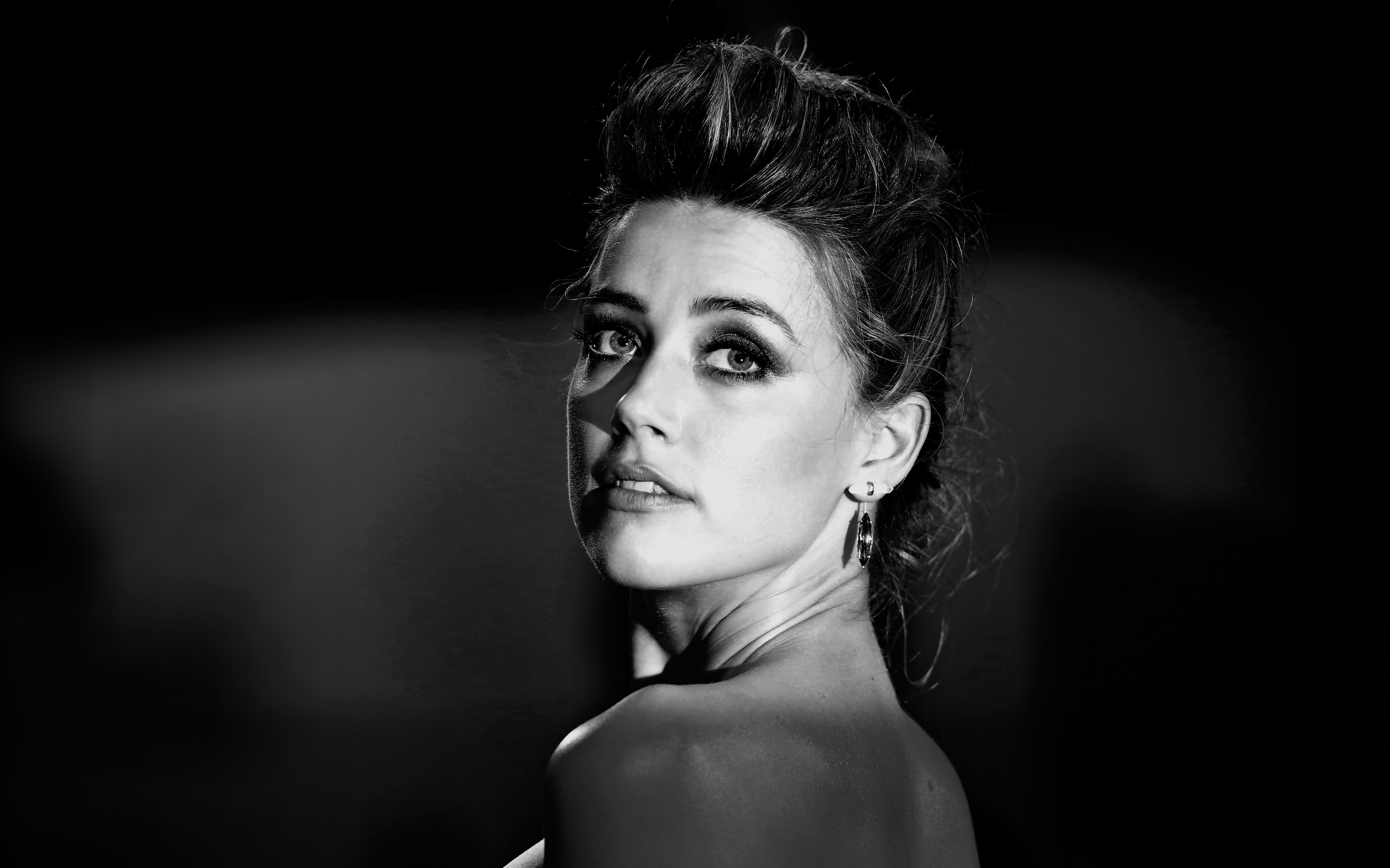 Monochrome, gorgeous, actress, Amber Heard, 2880x1800 wallpaper