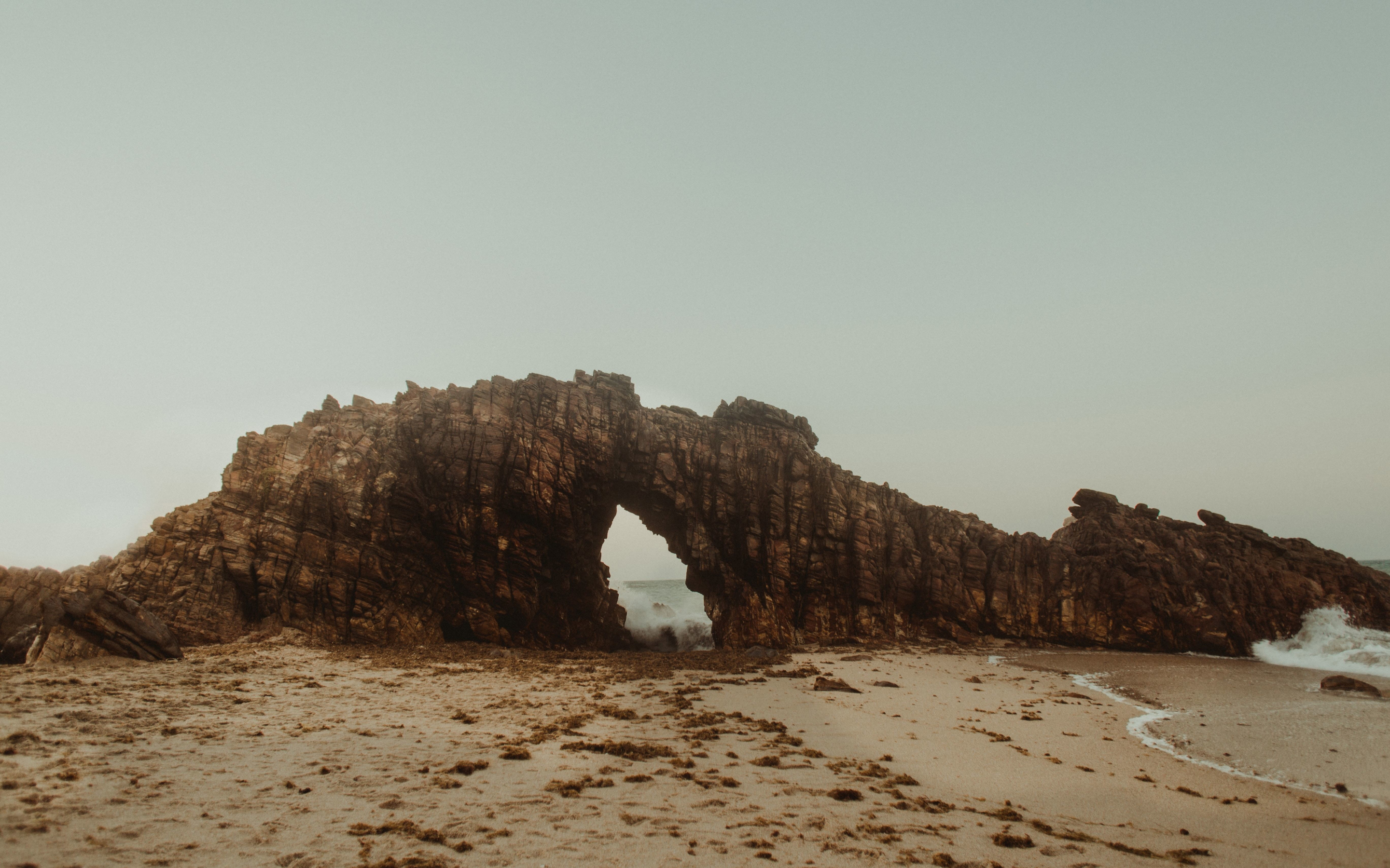 Rocks, arch, coast, beach, 2880x1800 wallpaper