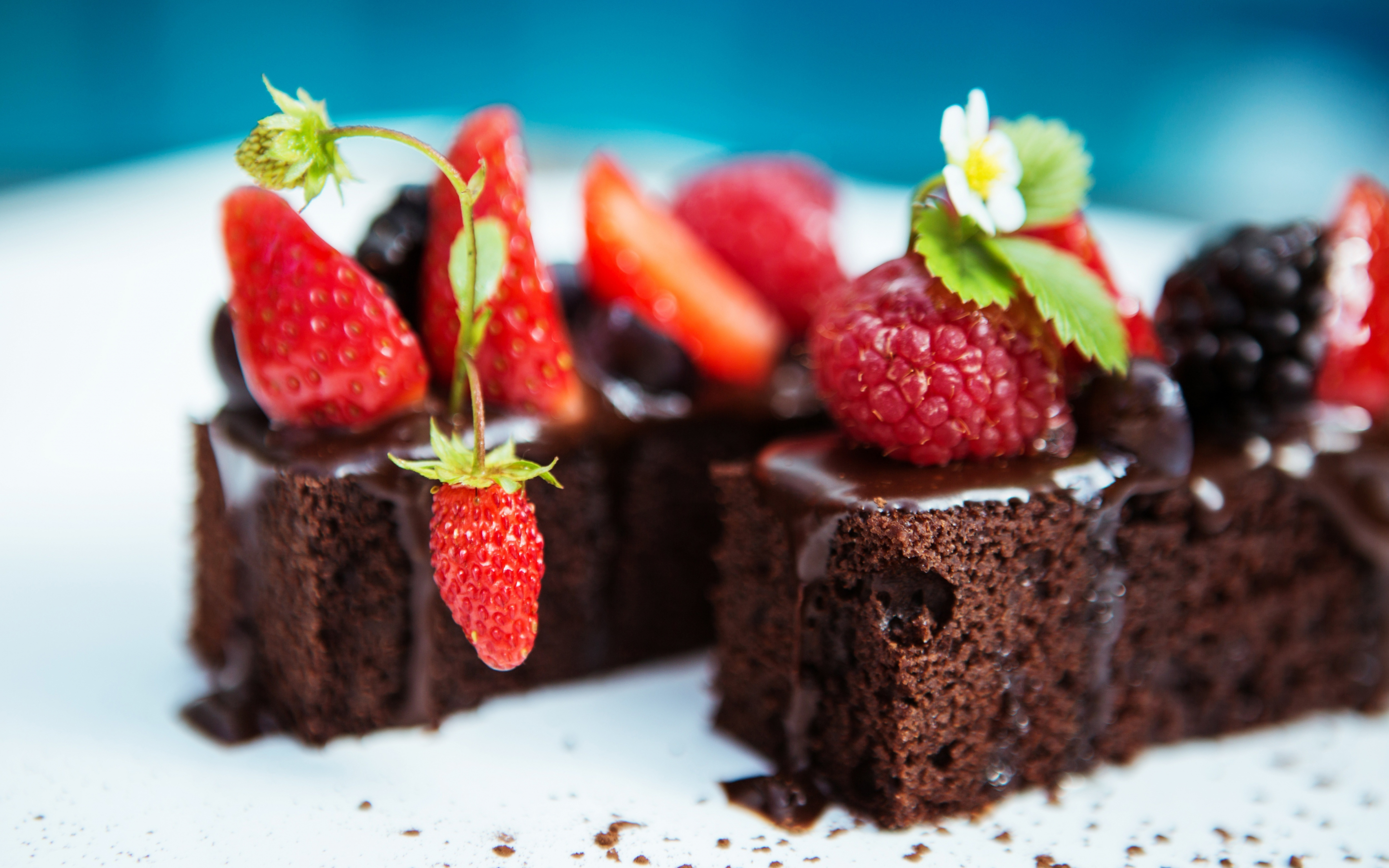 Brownie, cake, fruits, dessert, strawberry, 2880x1800 wallpaper