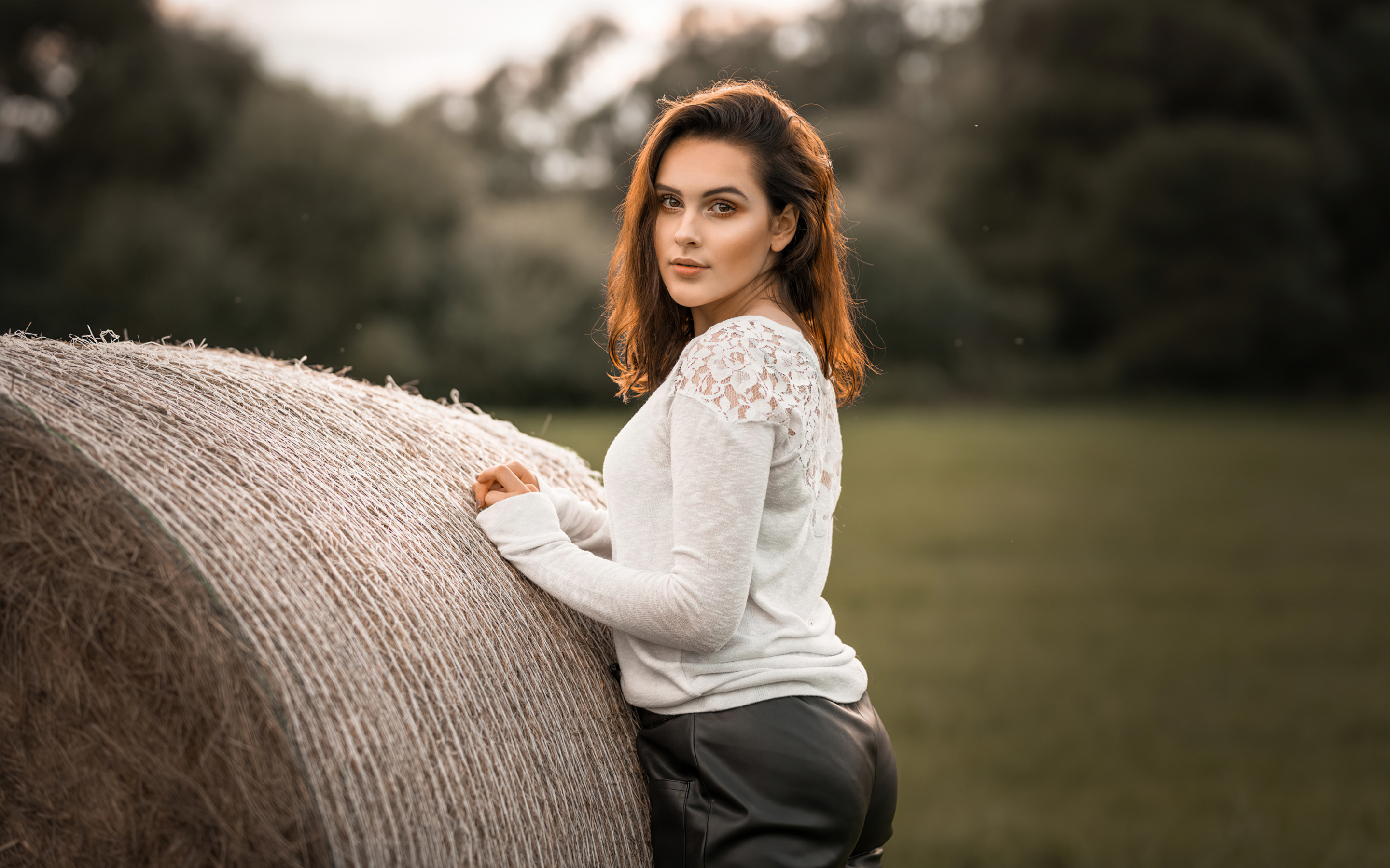 Girl posing at wheat roll, outdoor field, model, 2880x1800 wallpaper