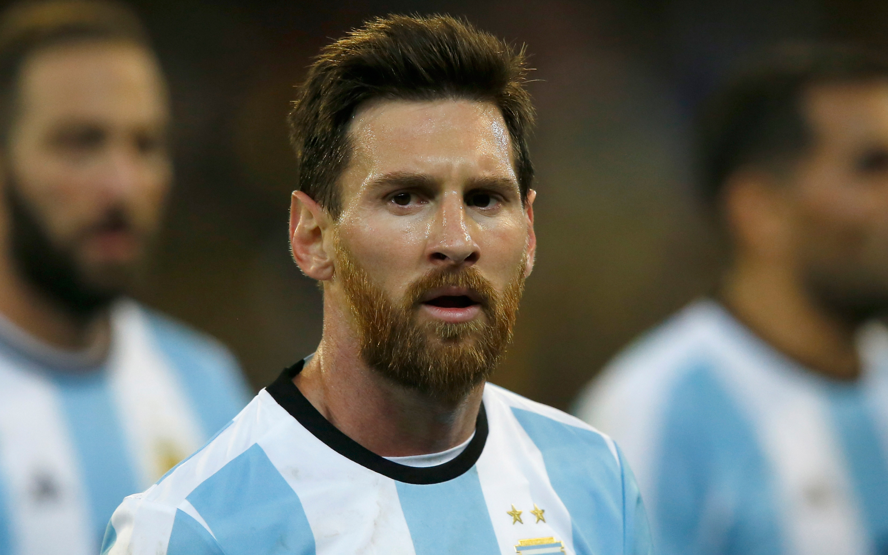 Lionel Messi, curious, celebrity, footballer, 2880x1800 wallpaper