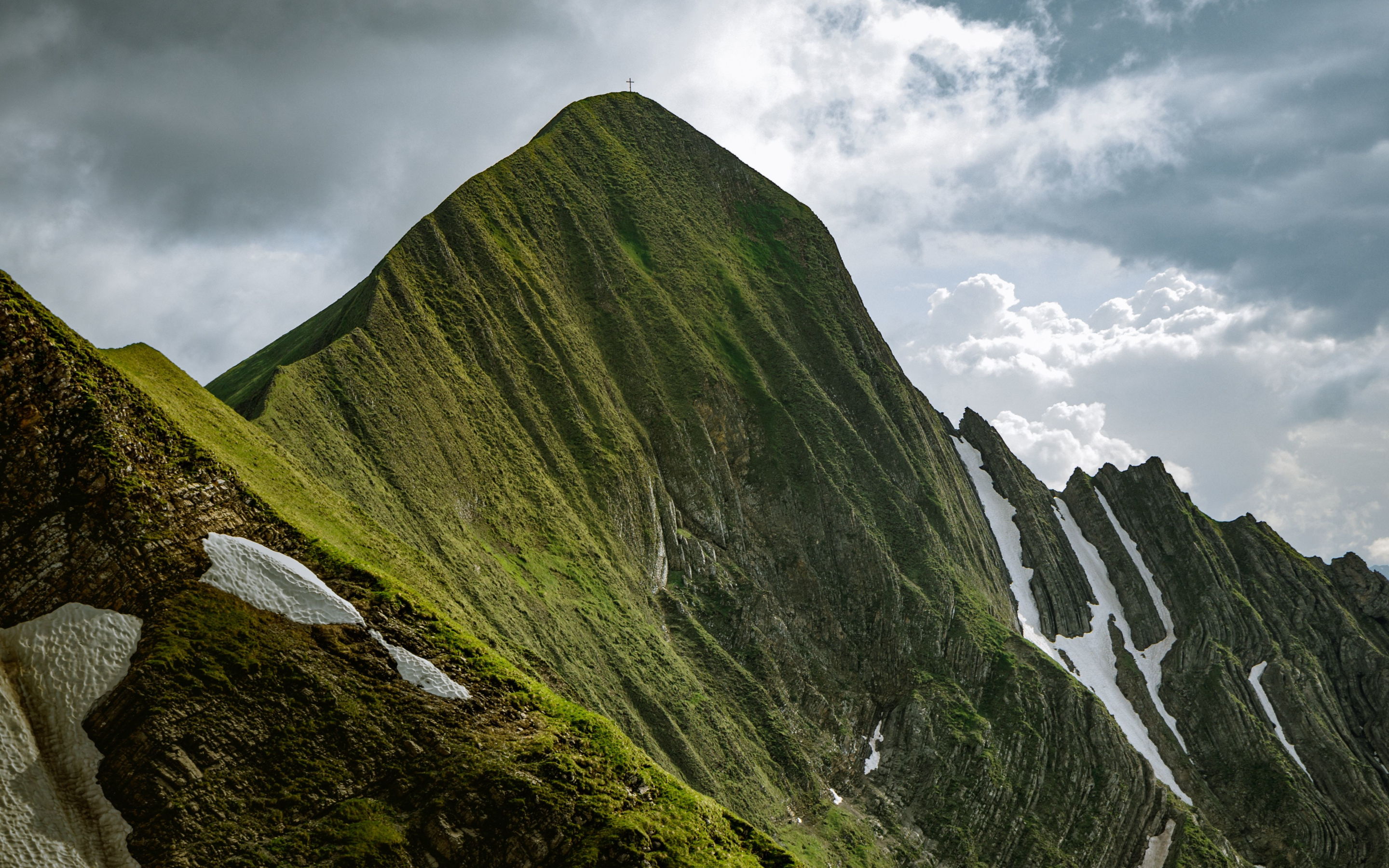 Green mountain, Balmi, Switzerland wallpaer, 2880x1800 wallpaper