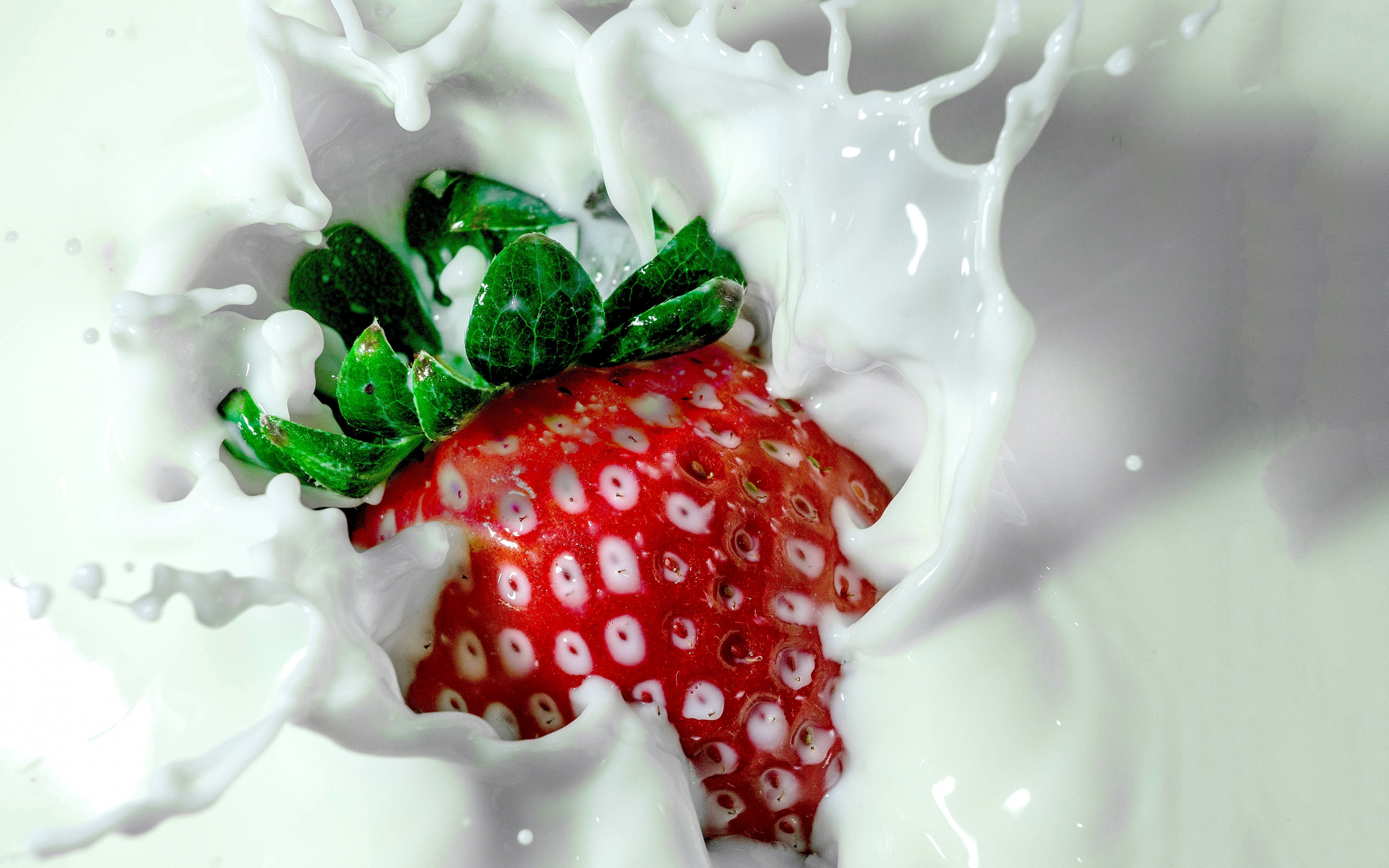 Strawberry, milk splashes, fruits, 2880x1800 wallpaper