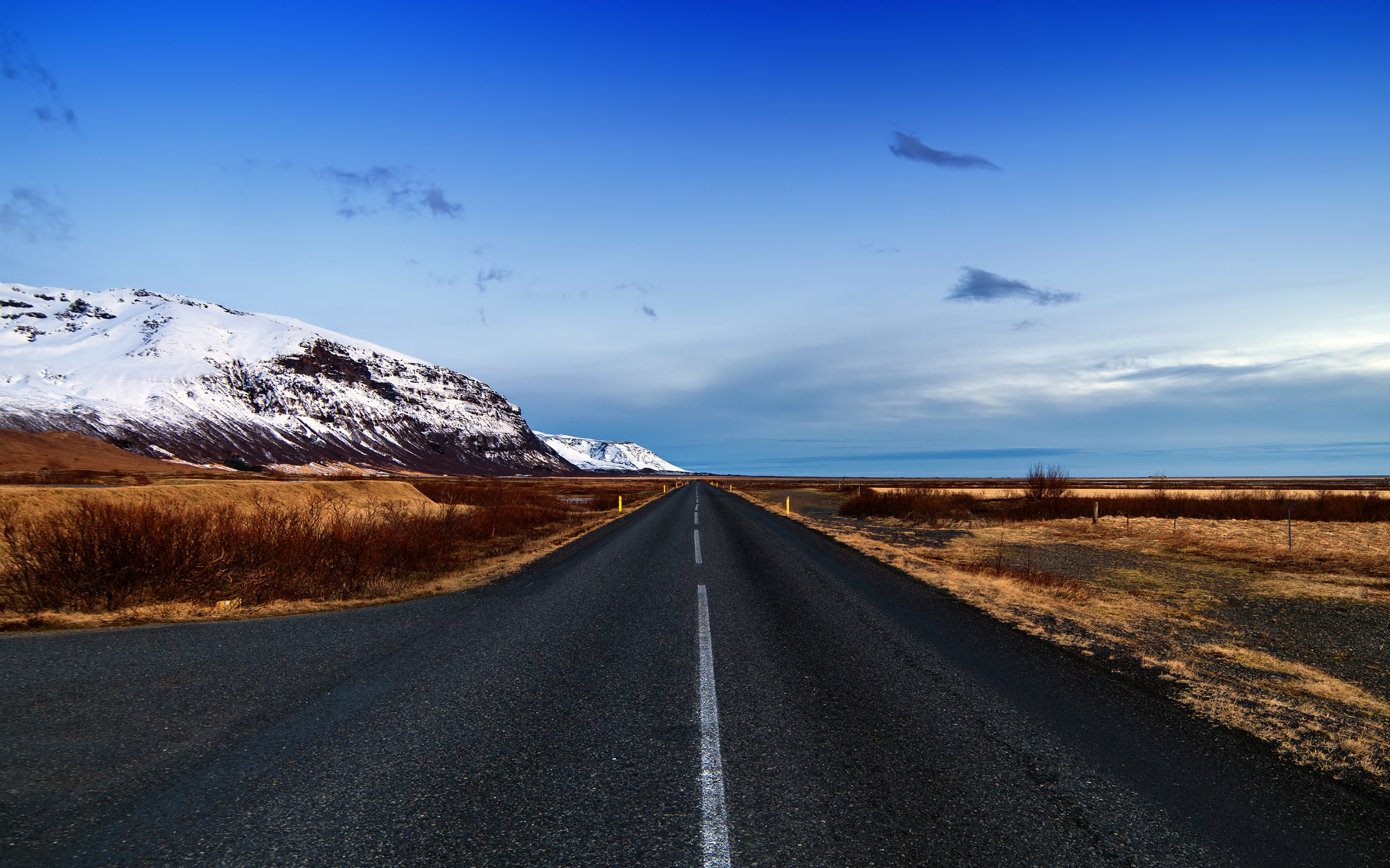 Road, landscape, blue sky, sunny day, Iceland, 2880x1800 wallpaper