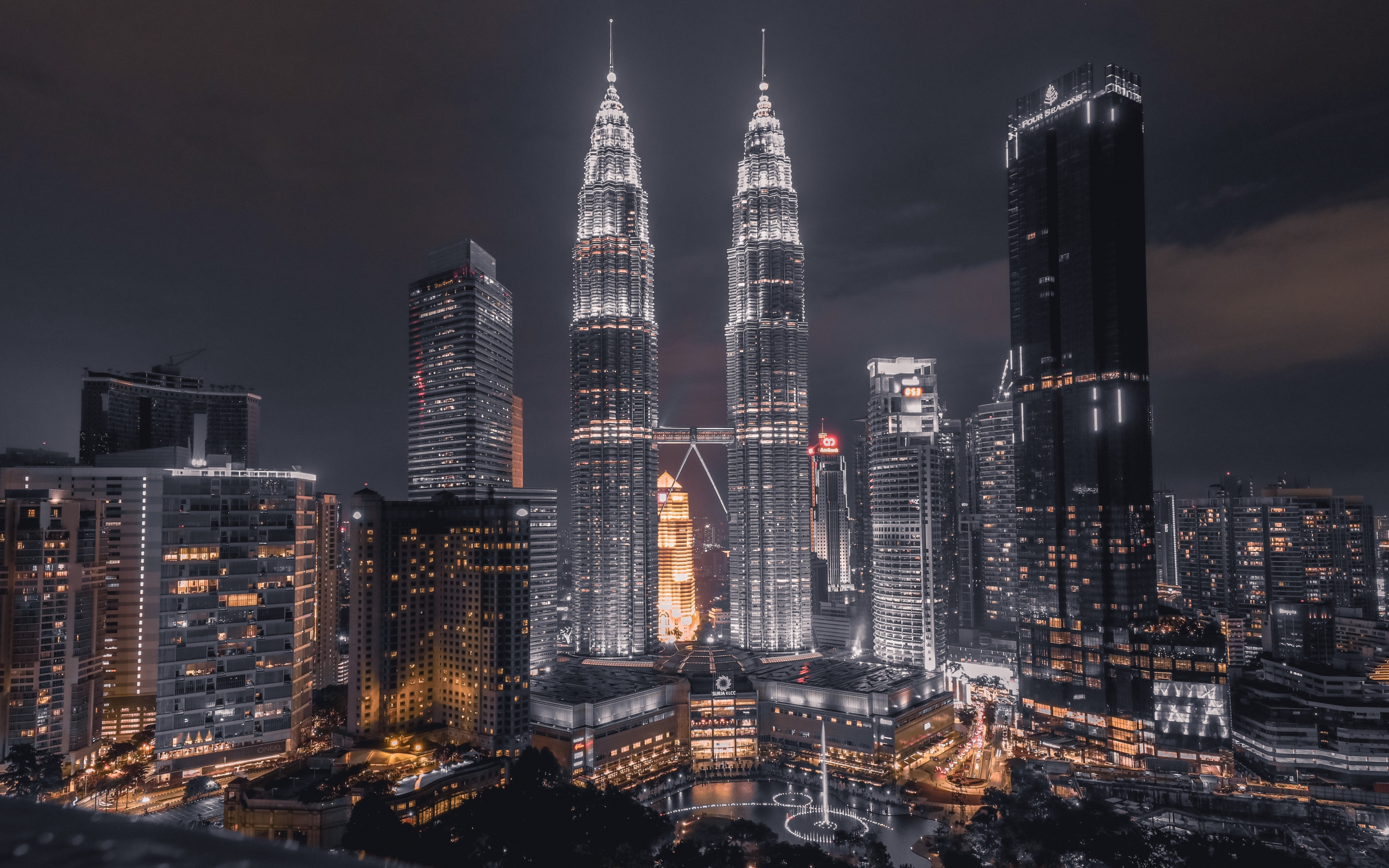 Twin tower, Petronas Towers, Kuala Lumpur, cityscape, 2880x1800 wallpaper