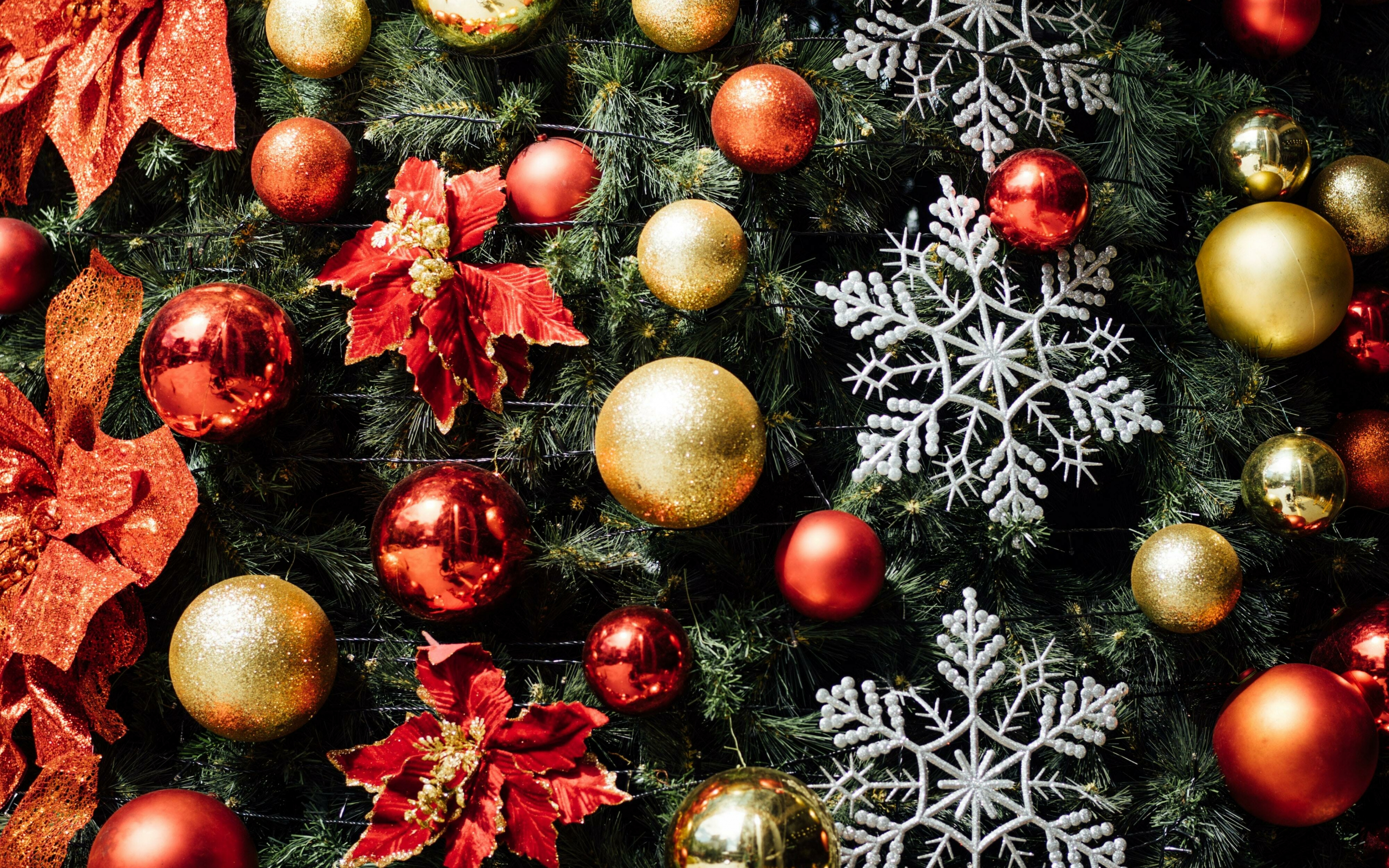 Christmas 2021, decoration ornaments, balls, leaves, snowflakes, 2880x1800 wallpaper