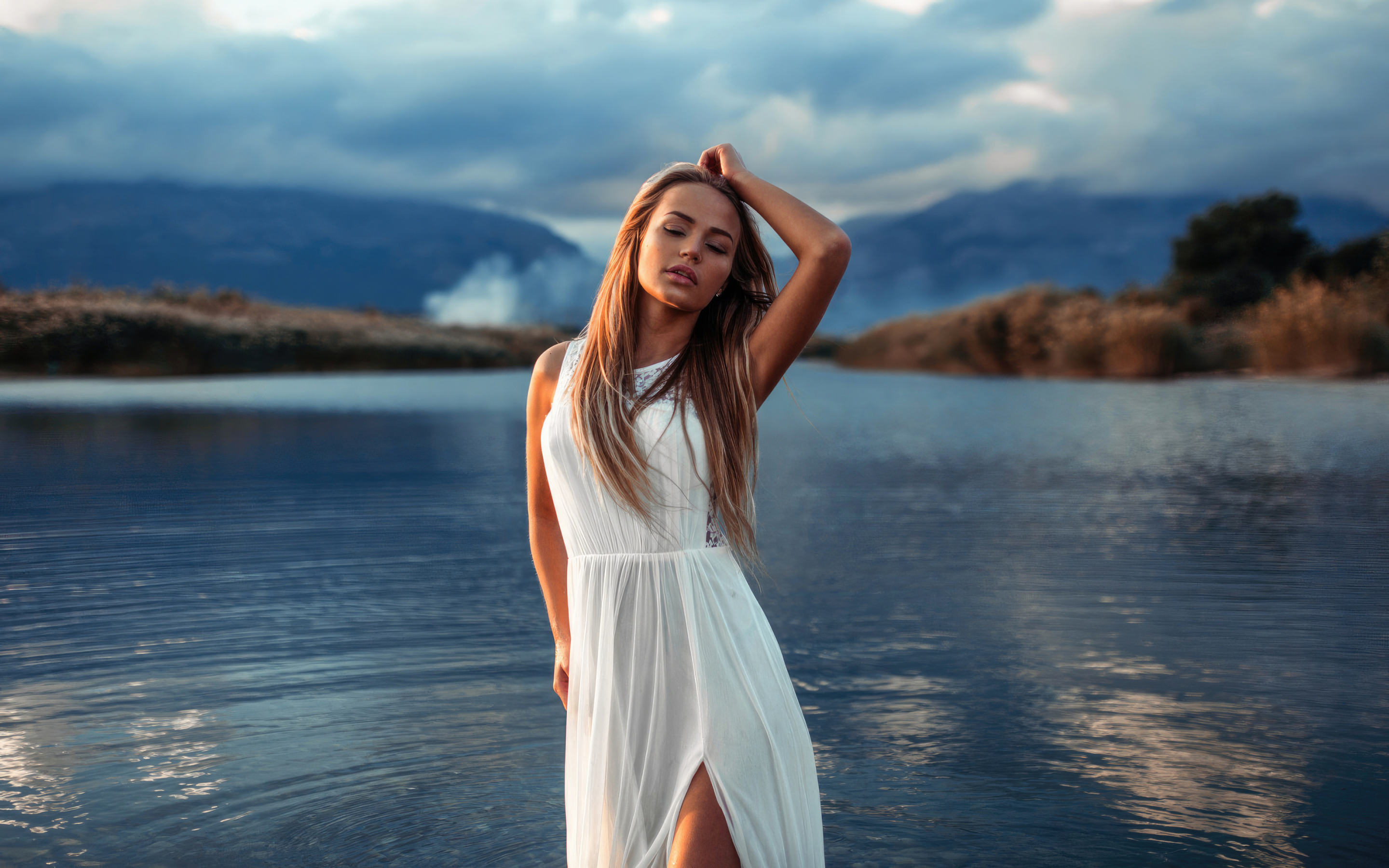 Maria Puchnina, white dress, outdoor at lake, 2880x1800 wallpaper