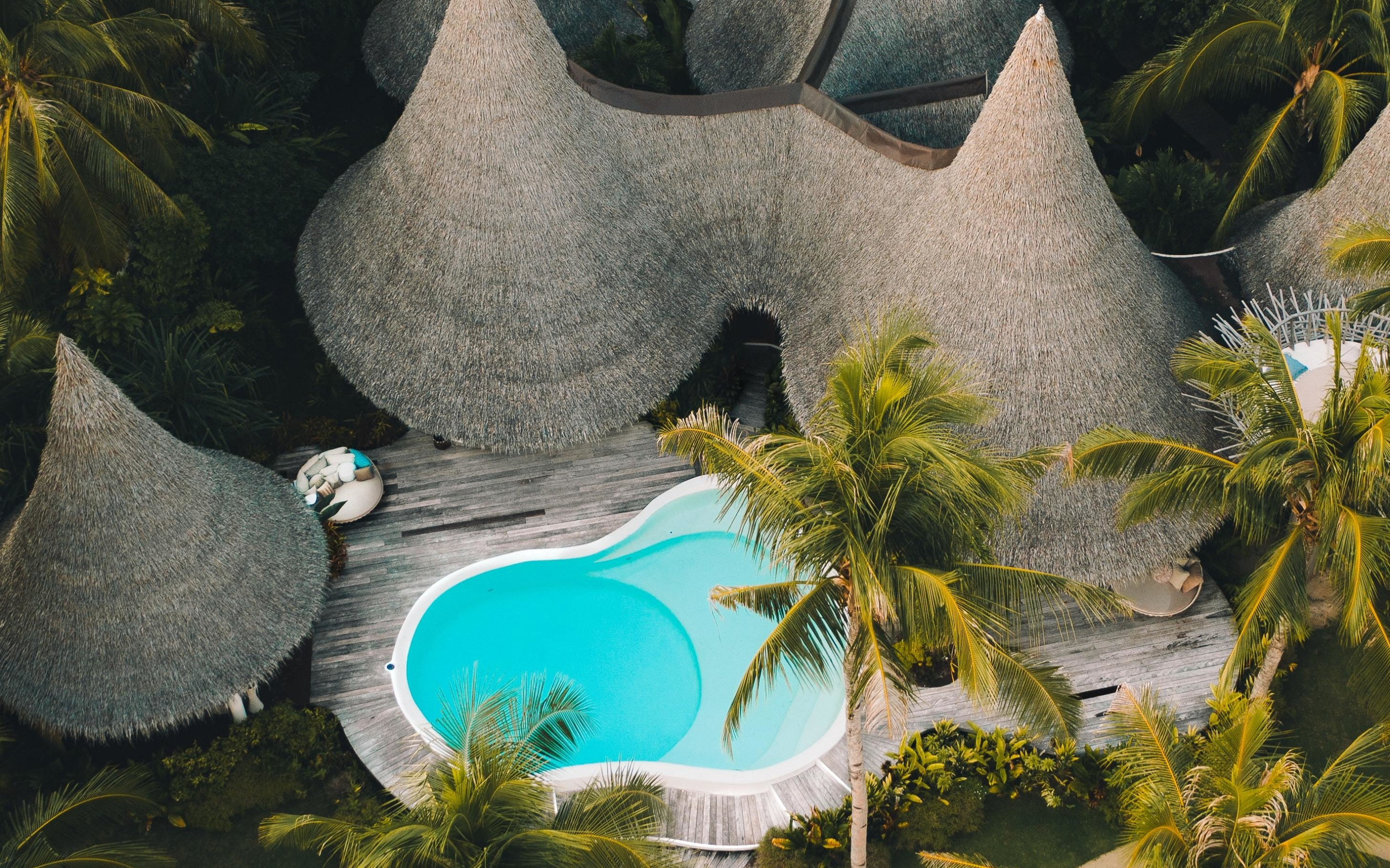 Resort huts, pool, aerial shot, 2880x1800 wallpaper