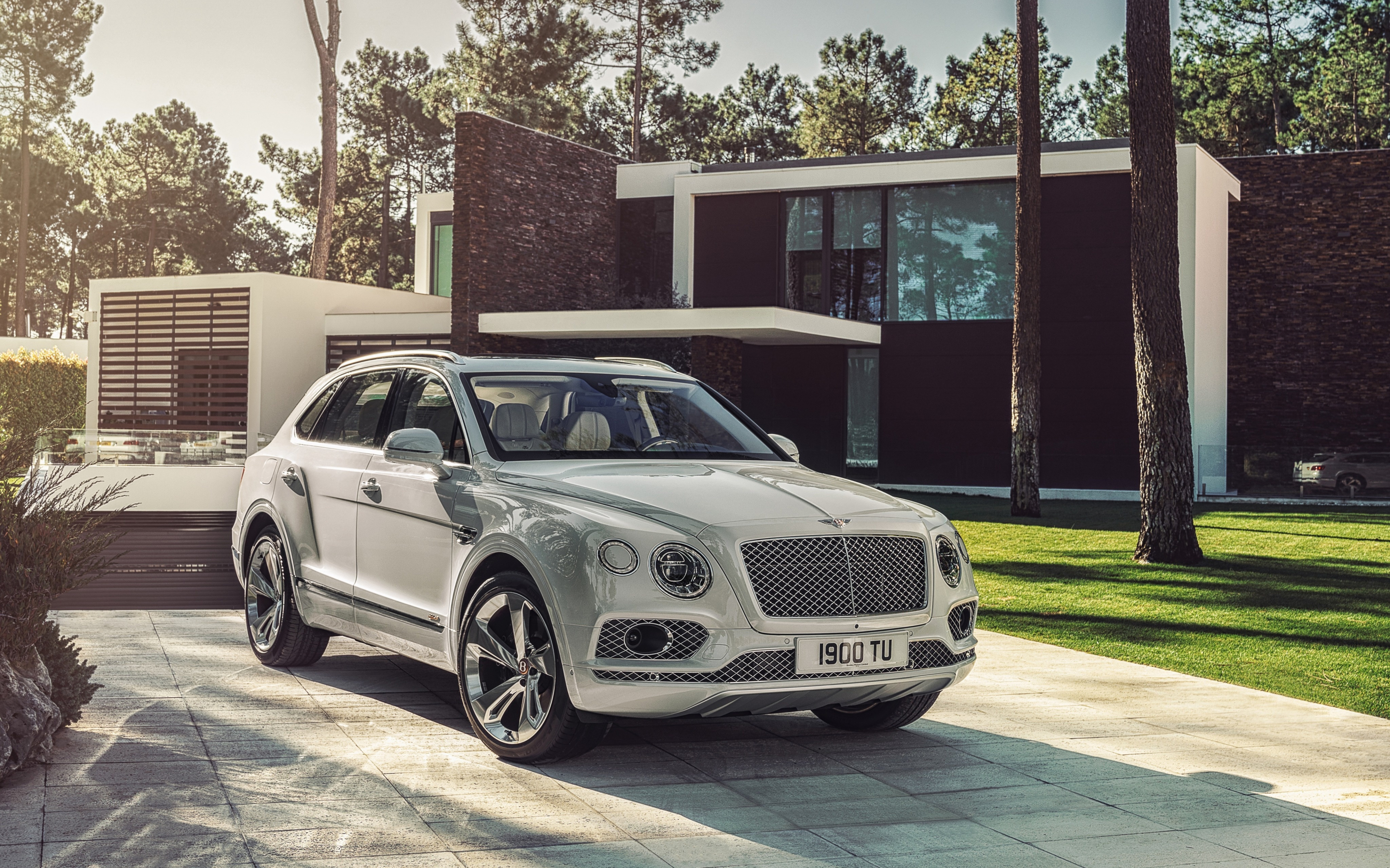 Silver, Bentley Bentayga, compact, front, 2880x1800 wallpaper