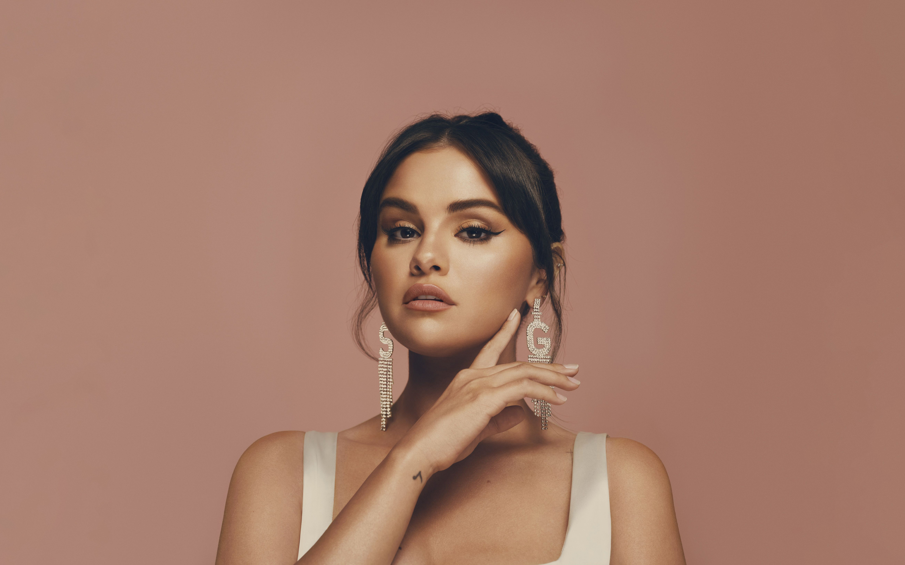 Selena Gomez, Rare Beauty, 2023, 2880x1800 wallpaper