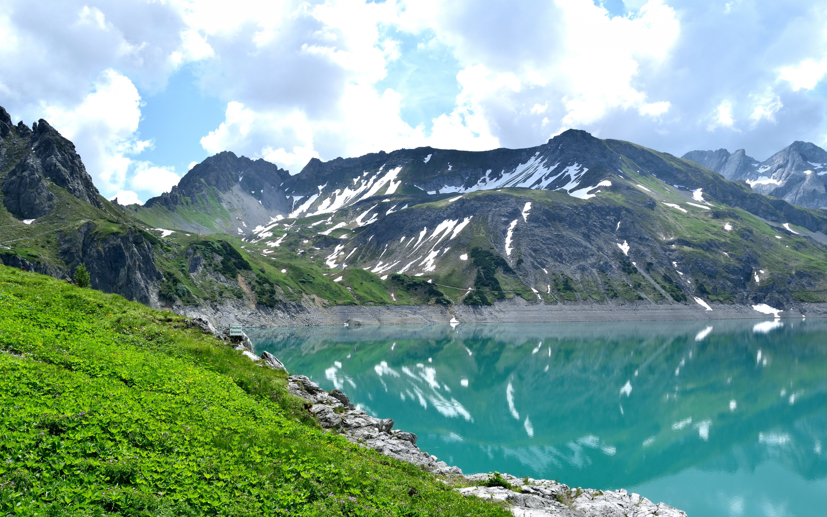 Green lake, nature, mountains, 2880x1800 wallpaper