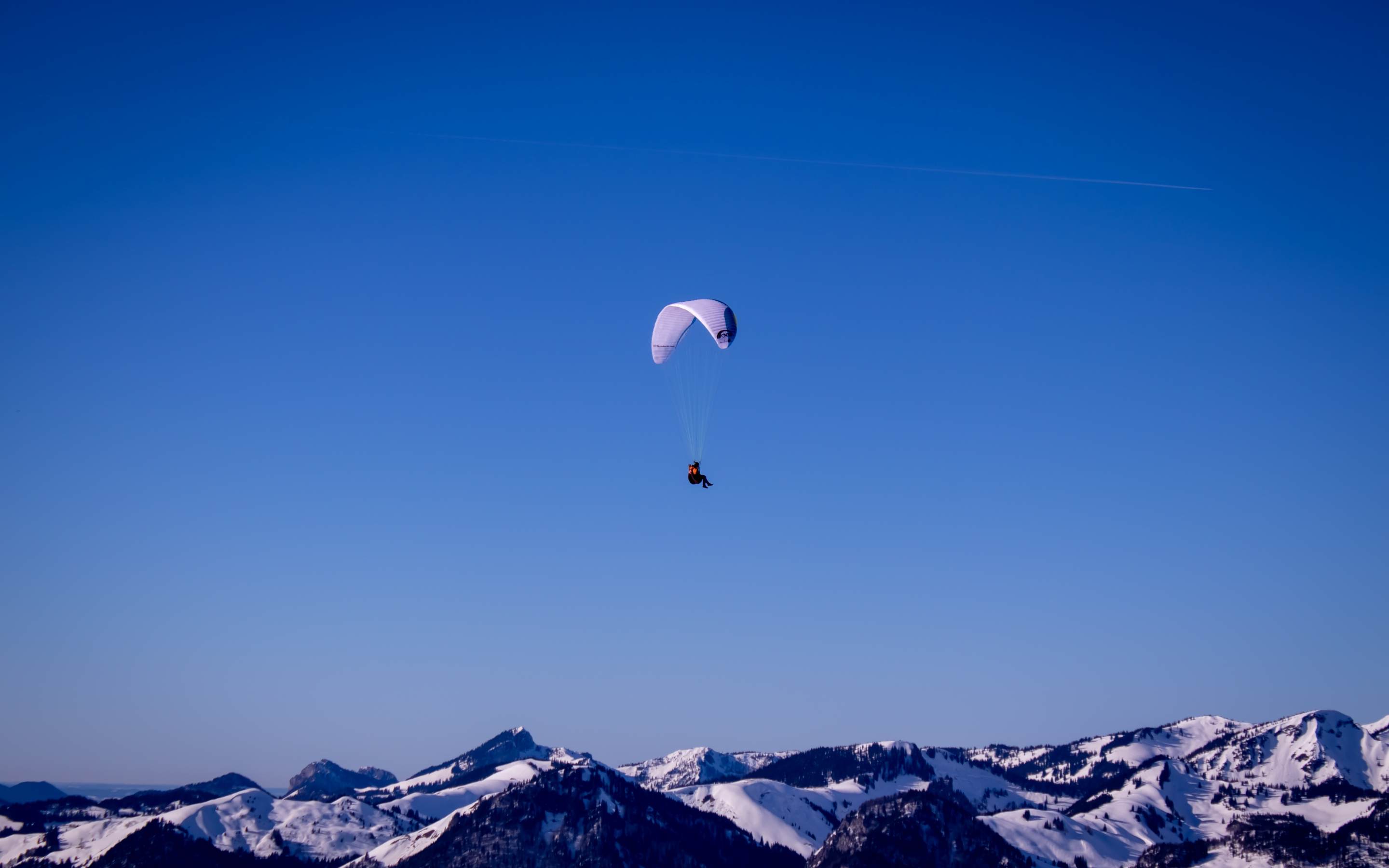 Paragliding, mountains, blue sky, 2880x1800 wallpaper