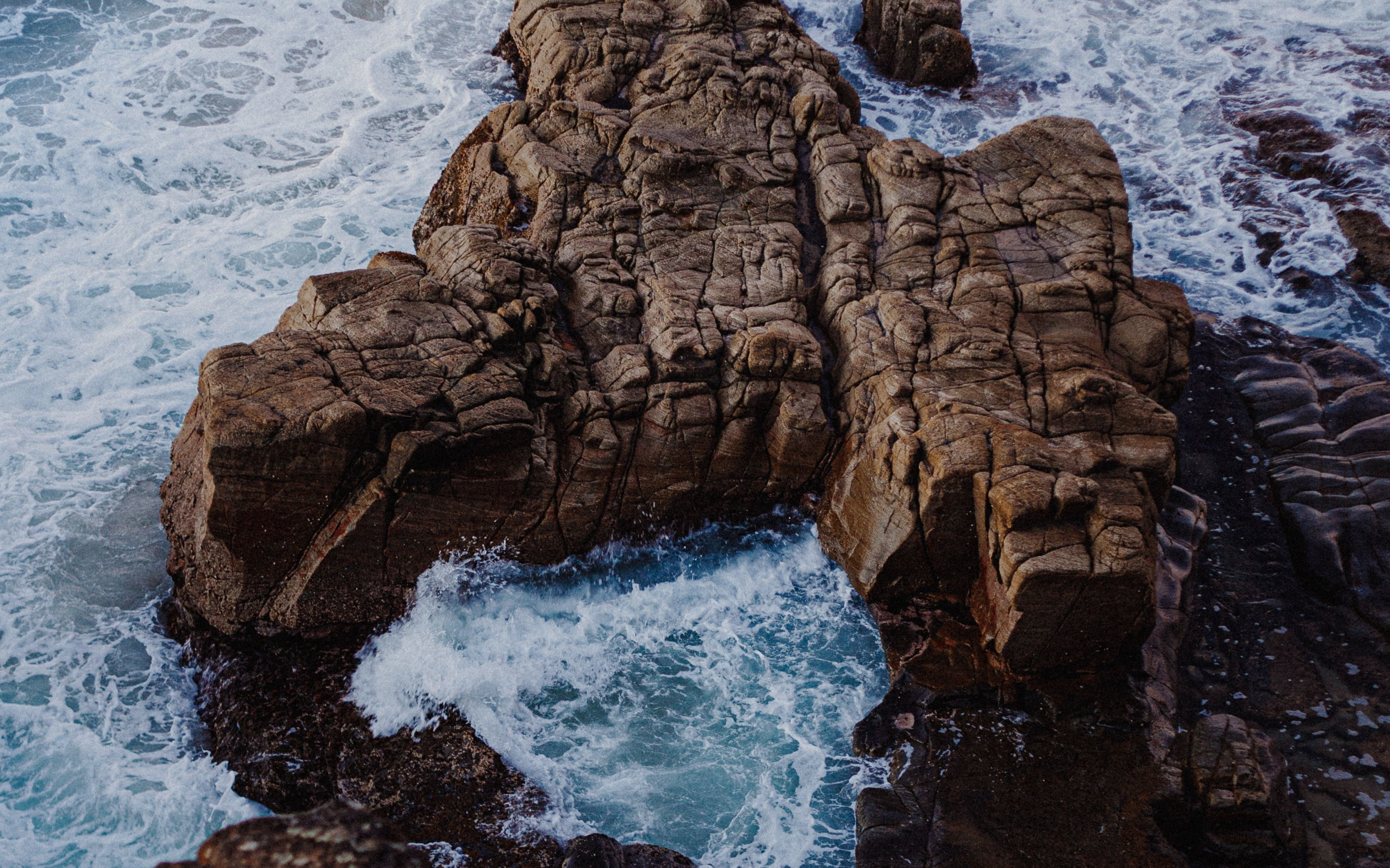 Aerial view, coast, rocks, 2880x1800 wallpaper