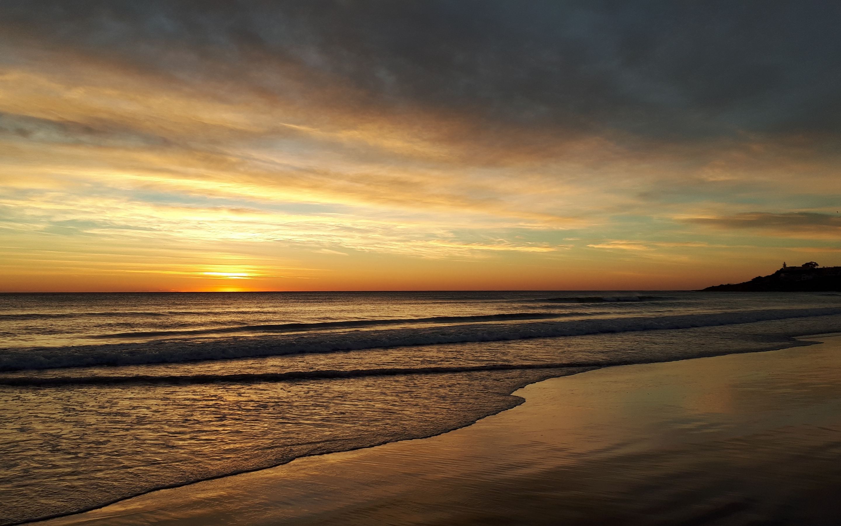 Sunset, beach, sea waves, calm and clean, 2880x1800 wallpaper