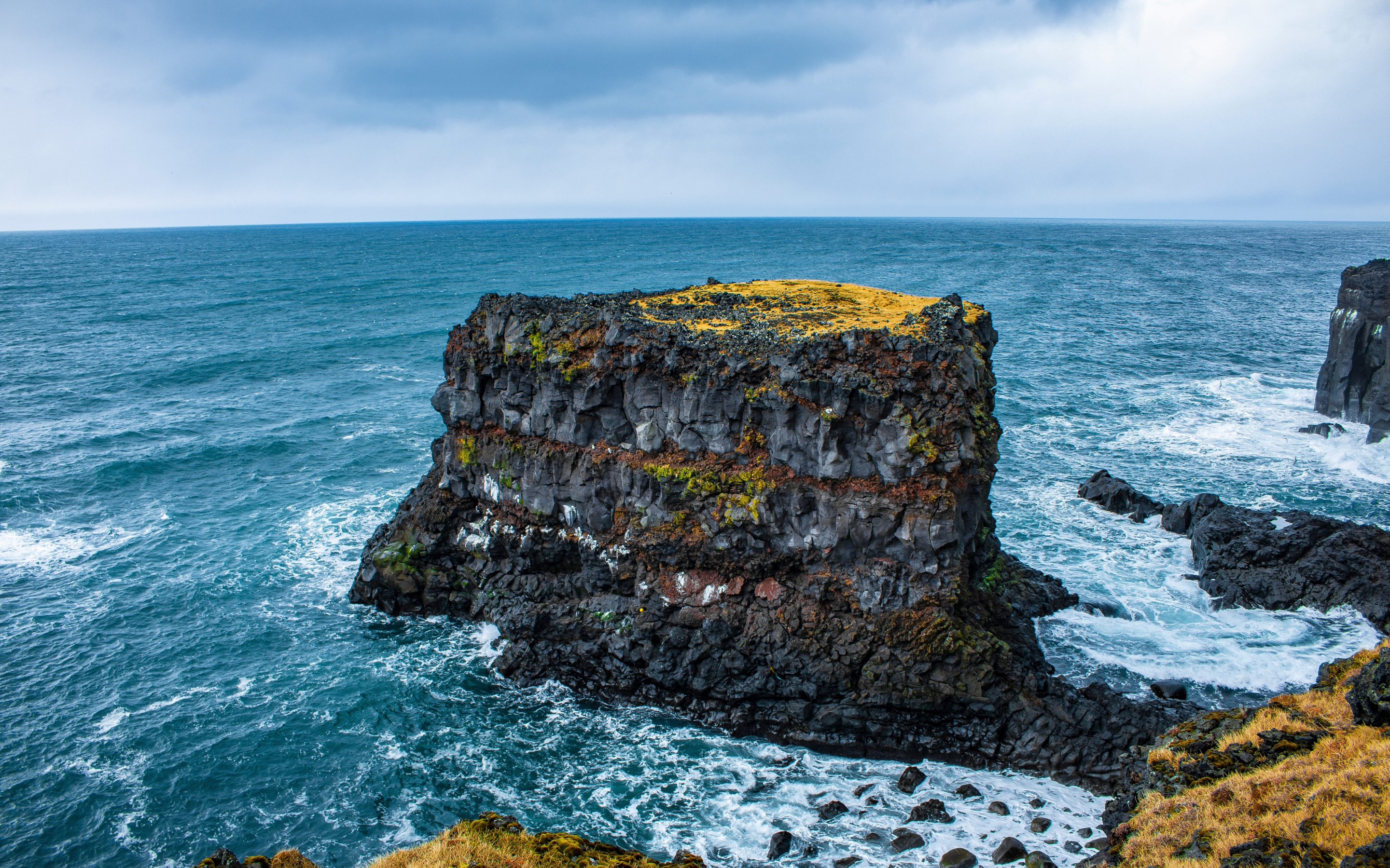 Rock, cliff, coast, blue sea, Iceland, 2880x1800 wallpaper