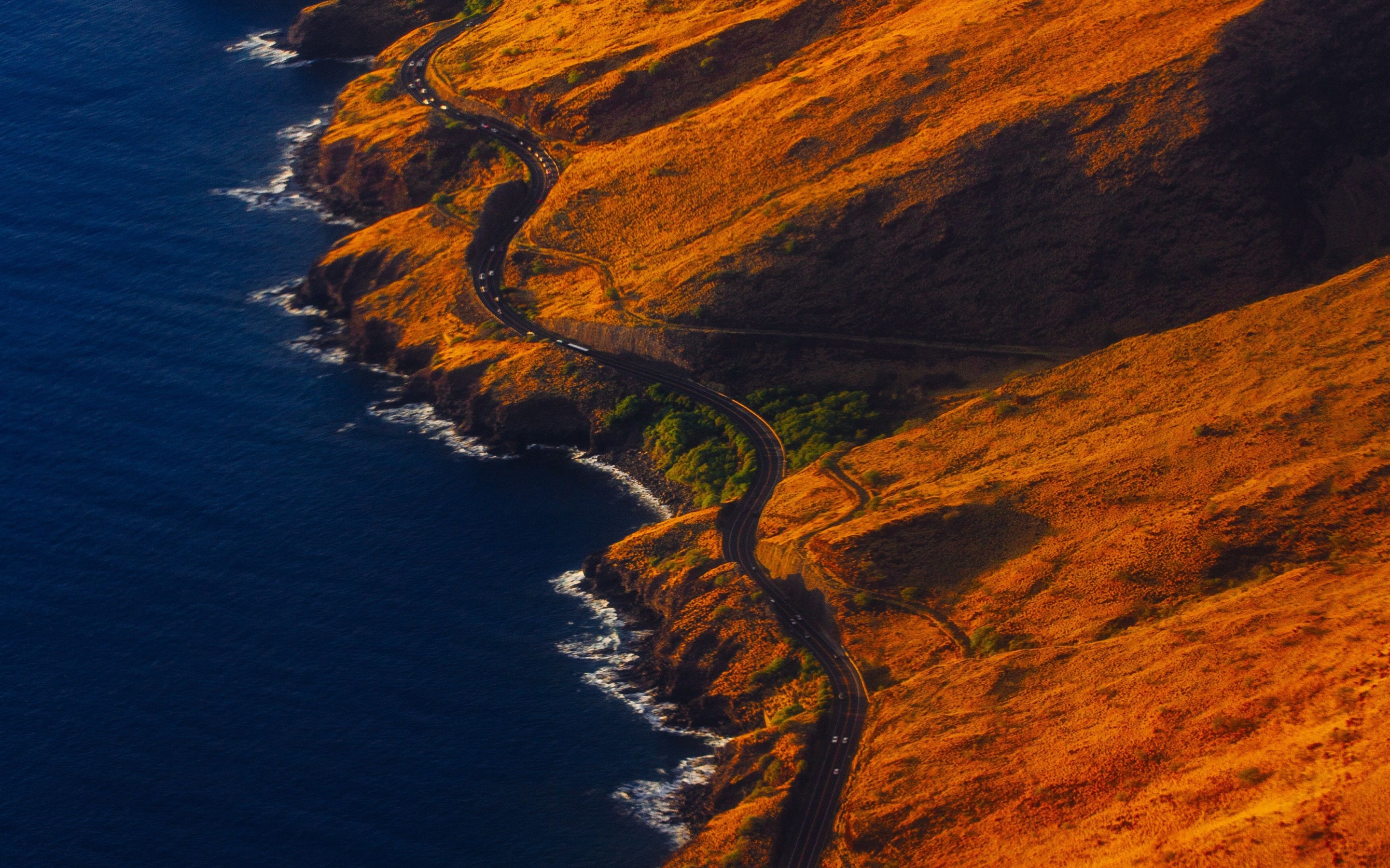 Road across the sea, aerial view, coast, 2880x1800 wallpaper