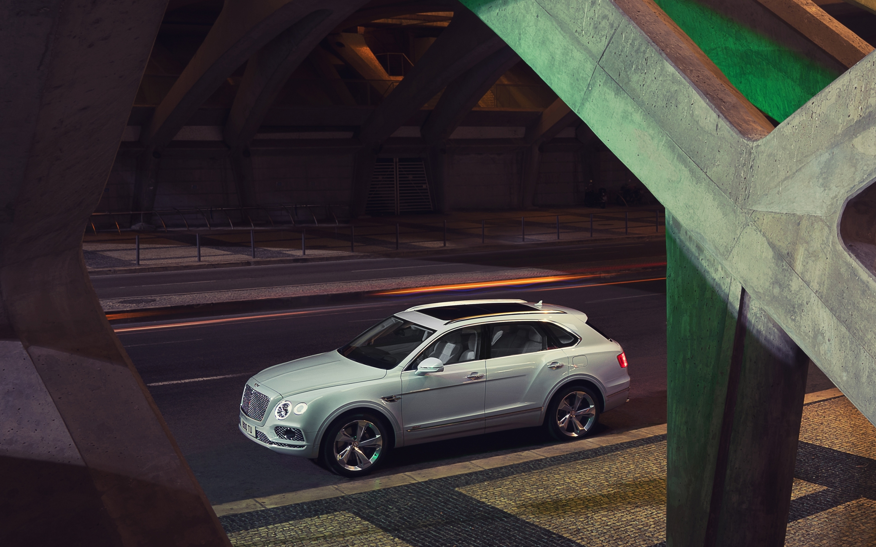 SUV, Bentley Bentayga, white, 2880x1800 wallpaper