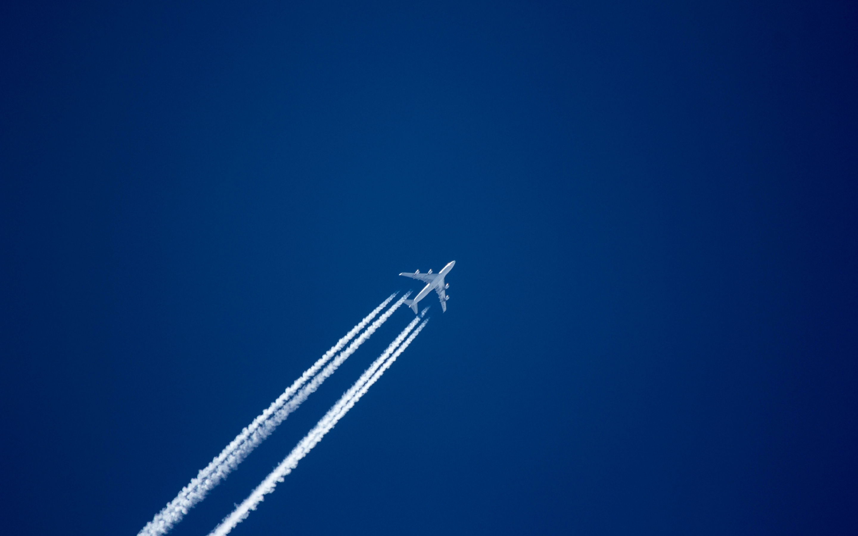 Aircraft, sky, smoke trails, minimal, 2880x1800 wallpaper